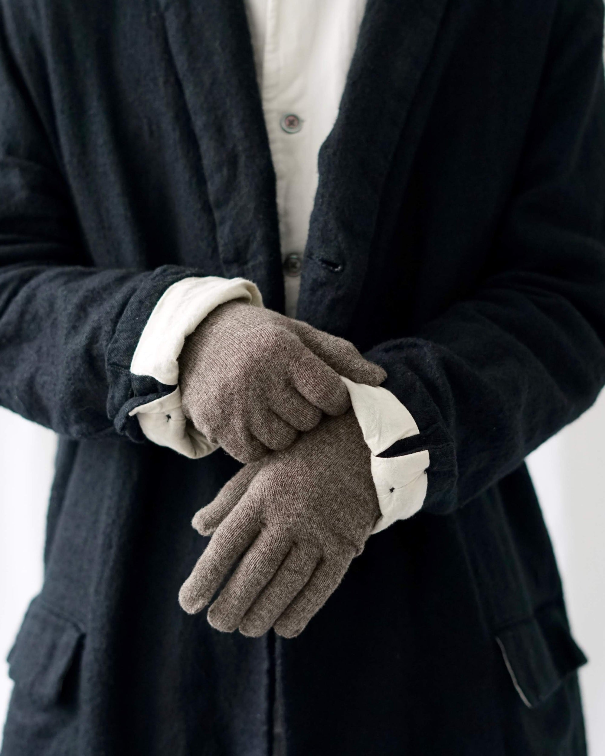 nishiguchi kutsushita : merino wool gloves