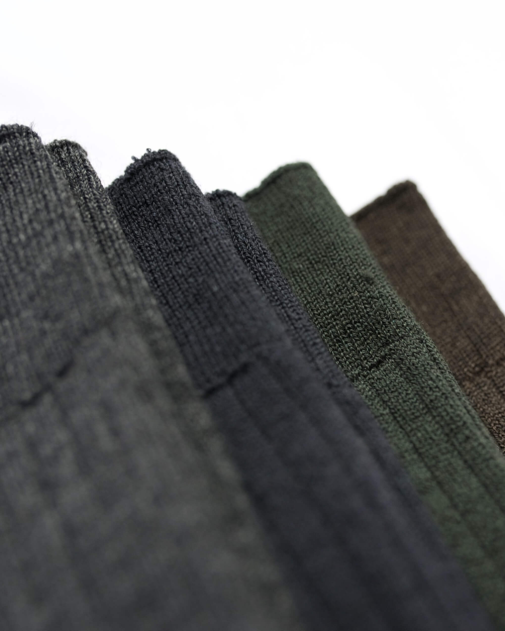 nishiguchi kutsushita : praha merino wool high socks
