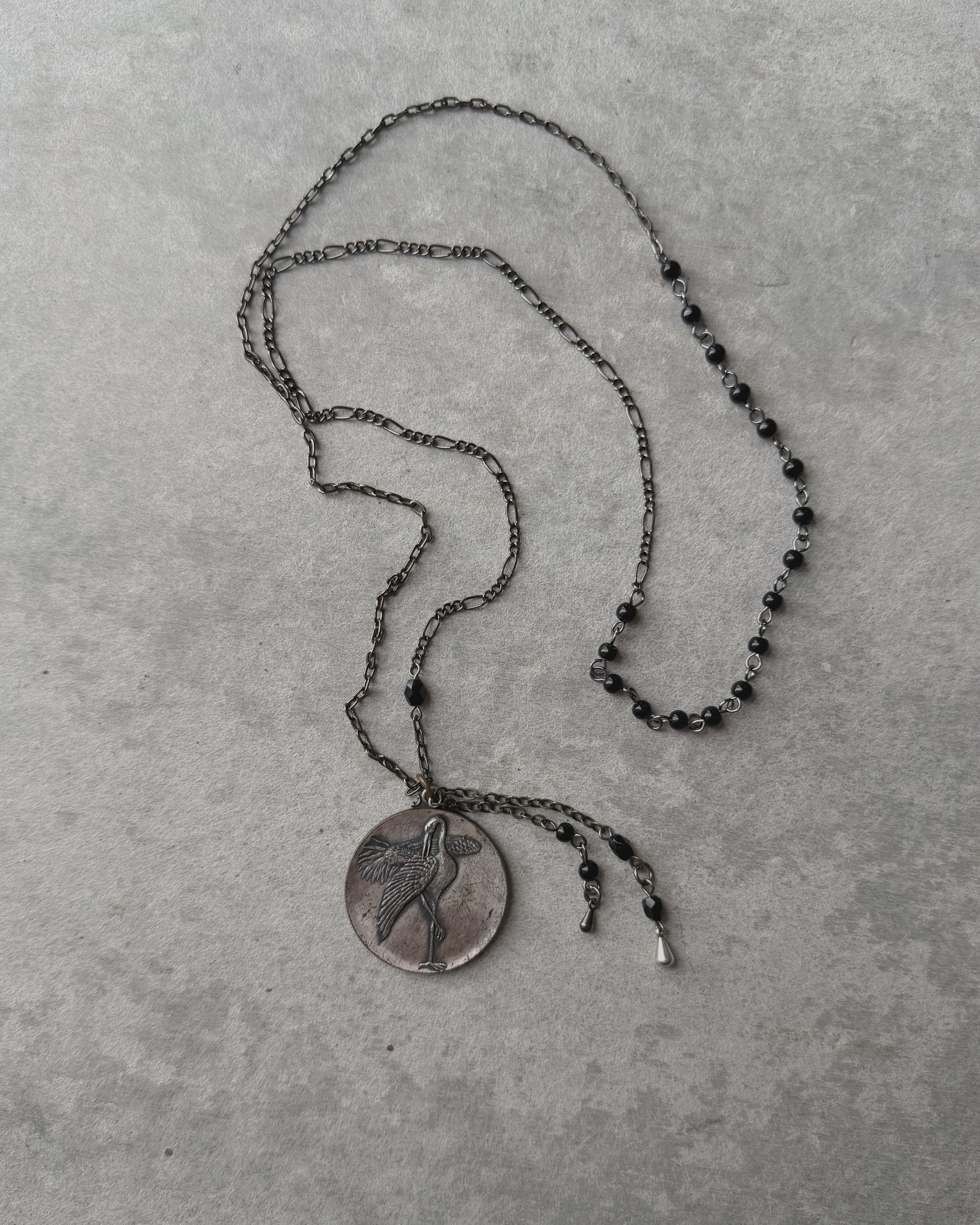 modern marcel : vintage Japanese medallion pendant necklace