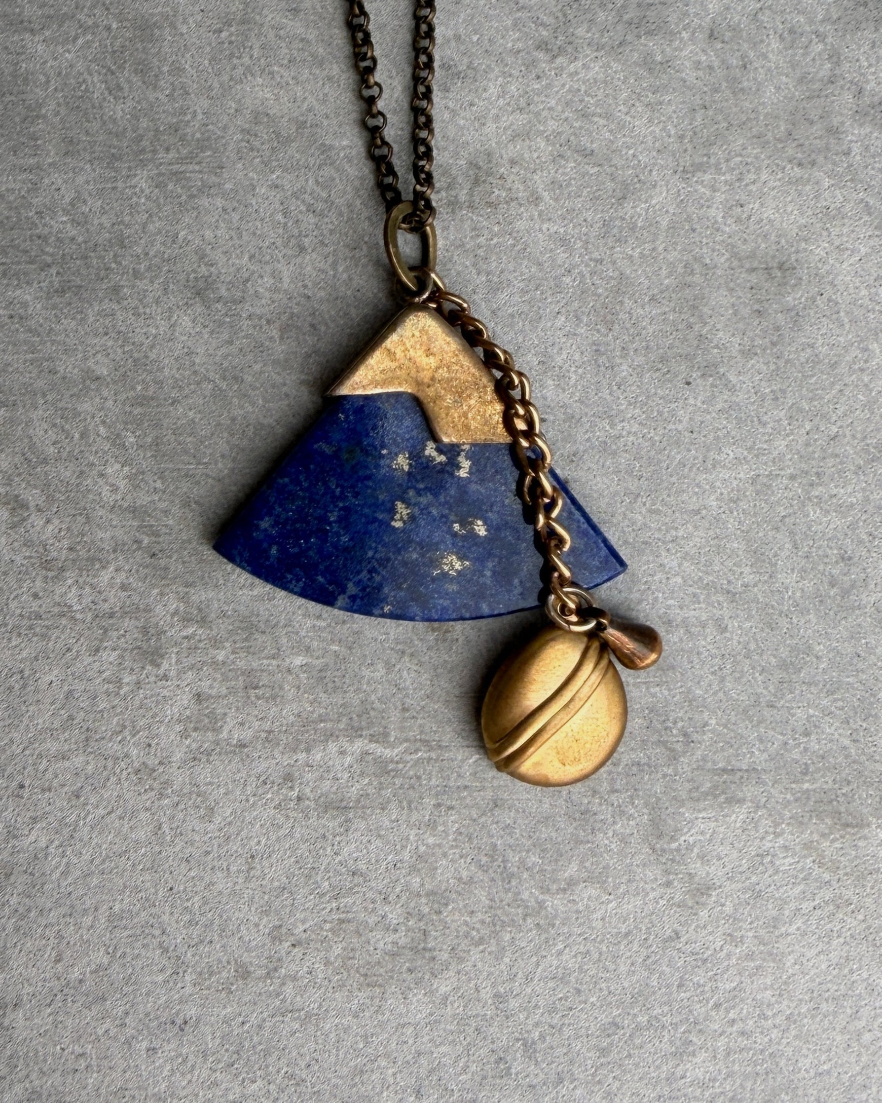 modern marcel : lapis lazuli pendant necklace