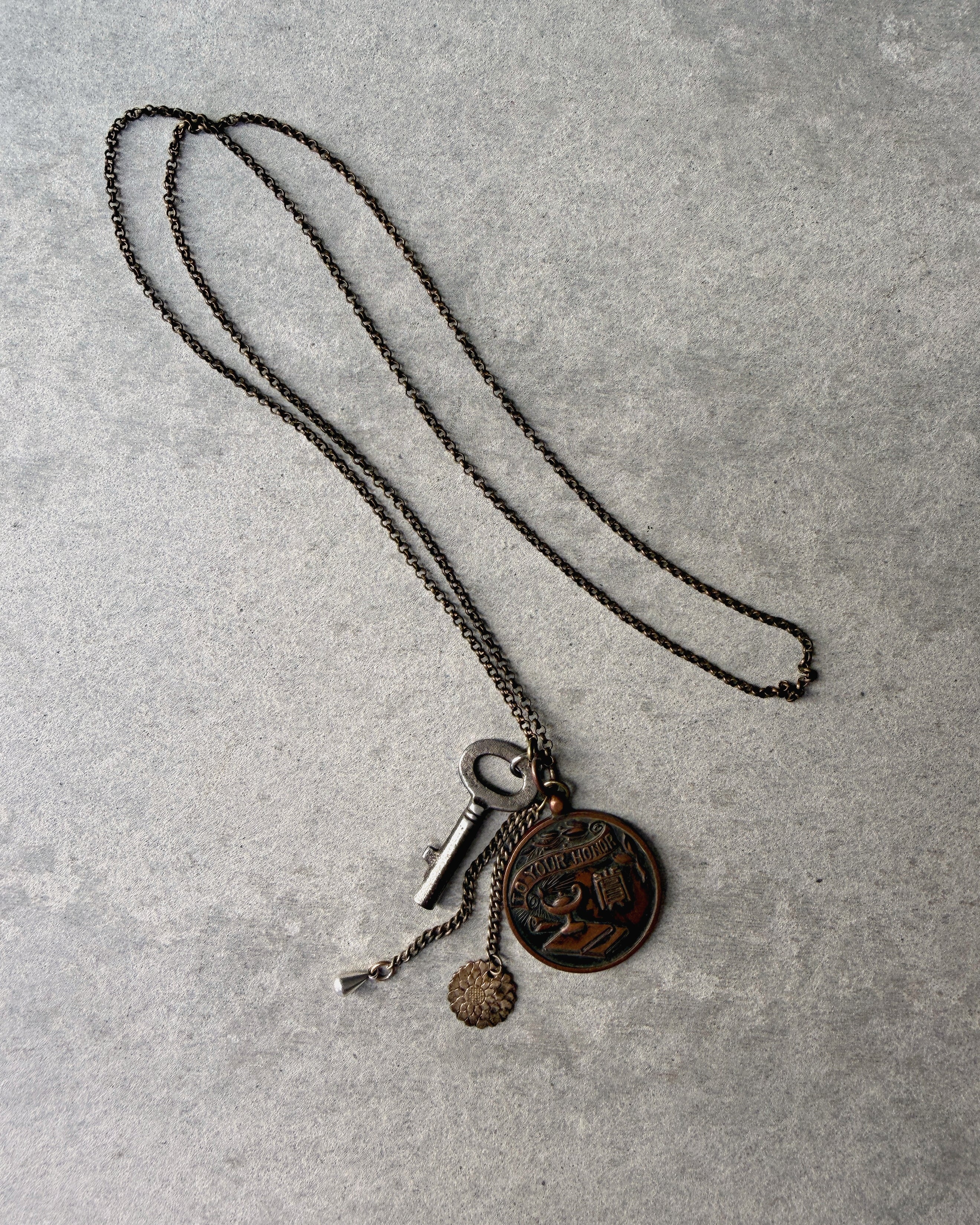 modern marcel : vintage Japanese medallion pendant necklace