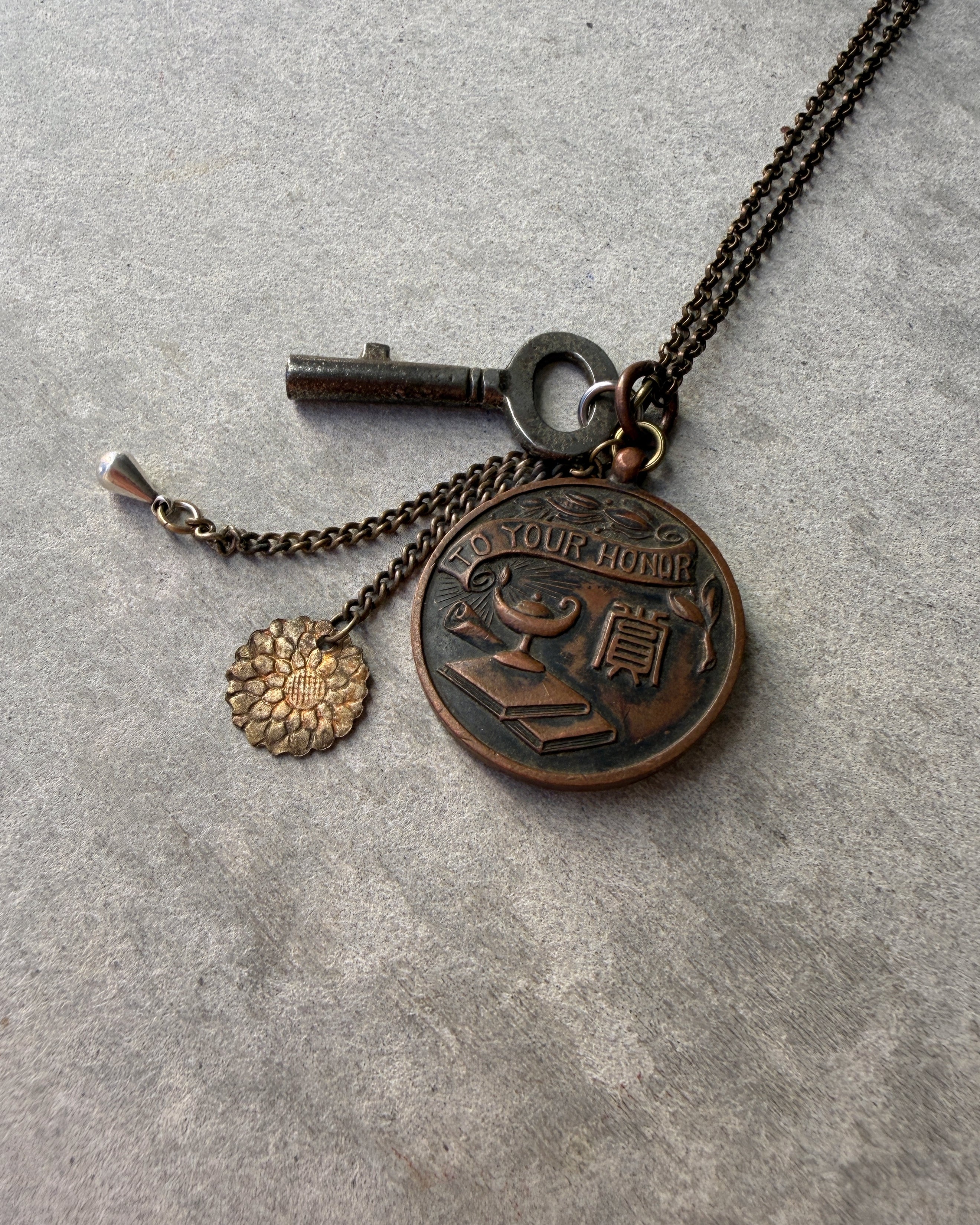 modern marcel : vintage Japanese medallion pendant necklace