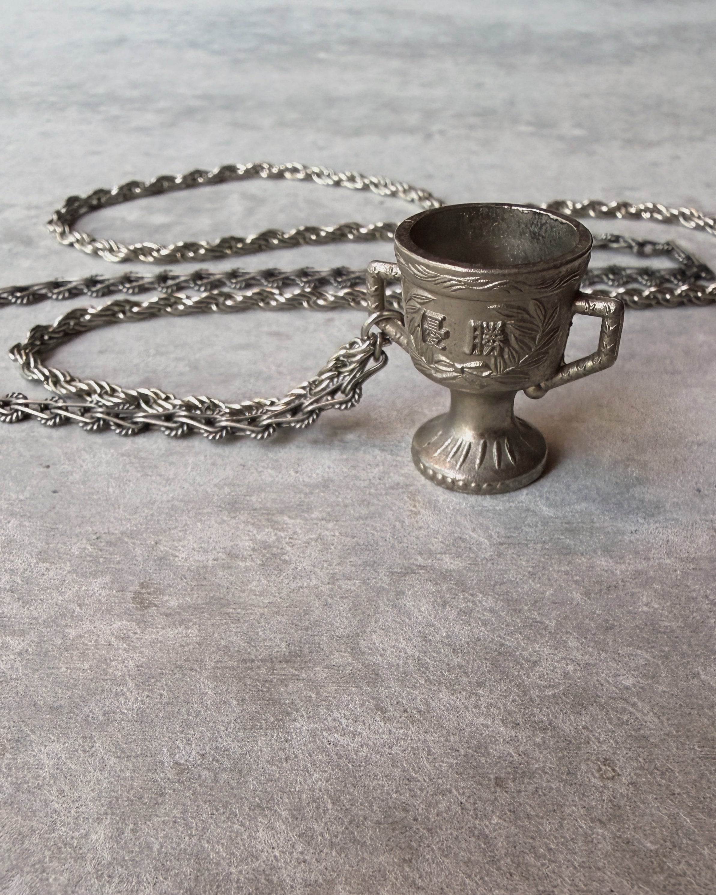 modern marcel : vintage Japanese trophy pendant necklace