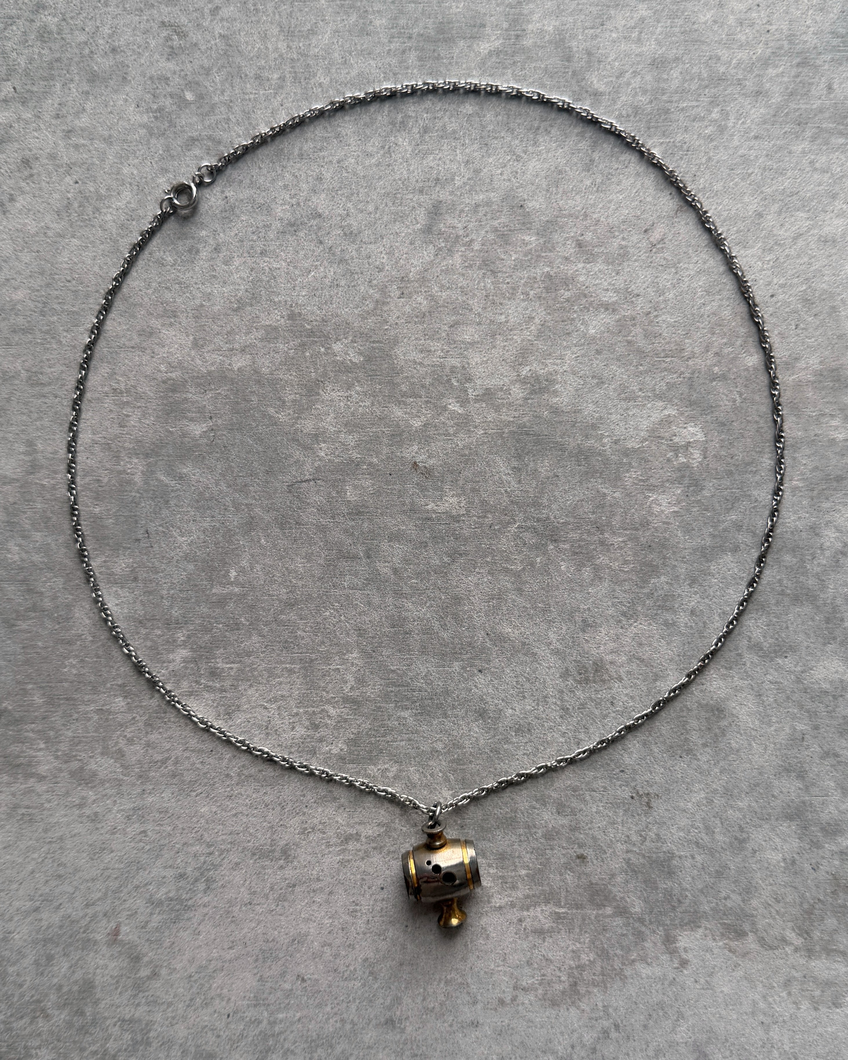 modern marcel : vintage Japanese pendant necklace