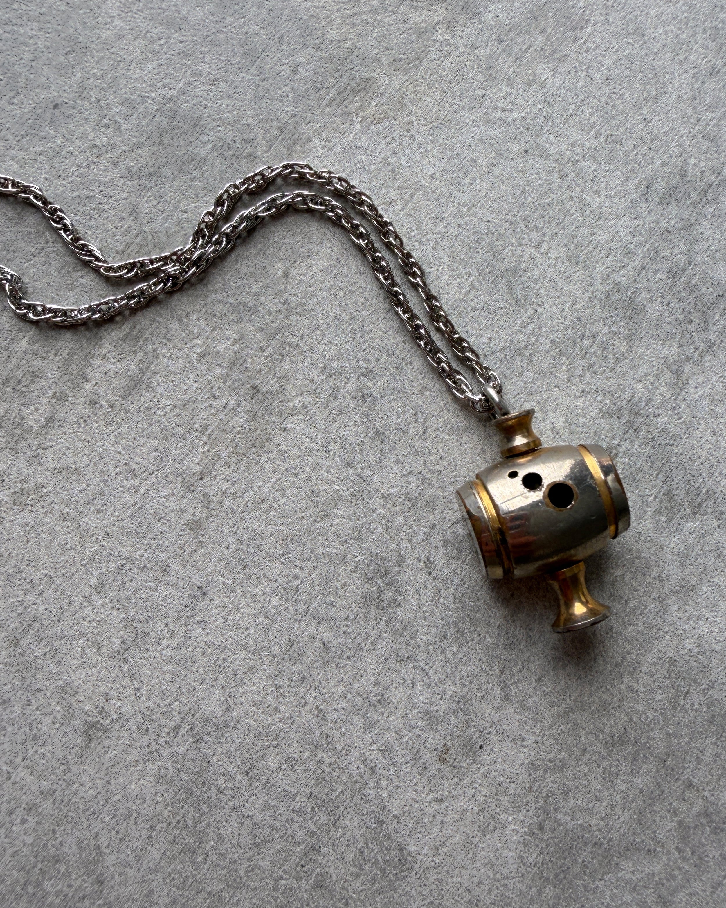 modern marcel : vintage Japanese pendant necklace