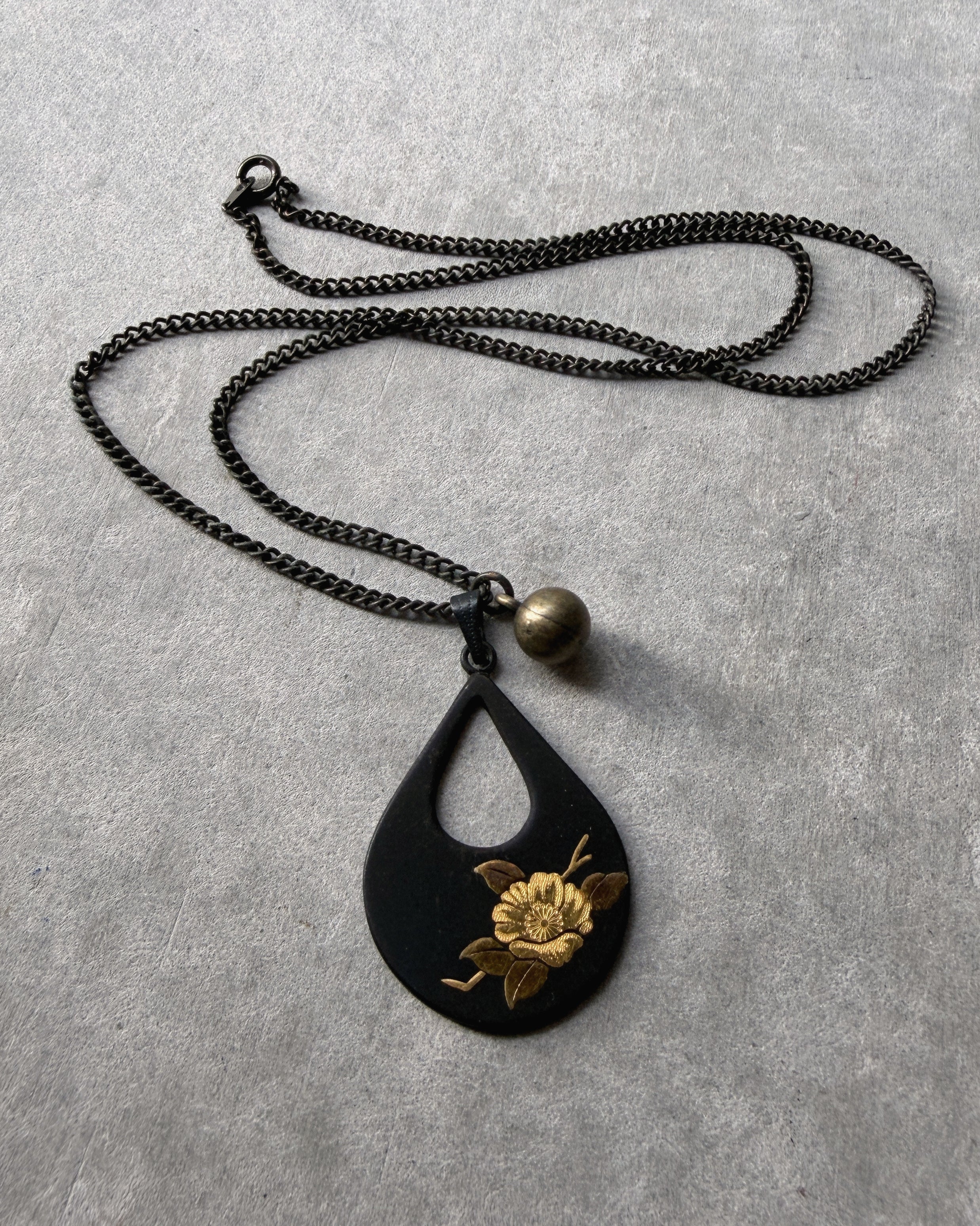 modern marcel : vintage teardrop pendant necklace