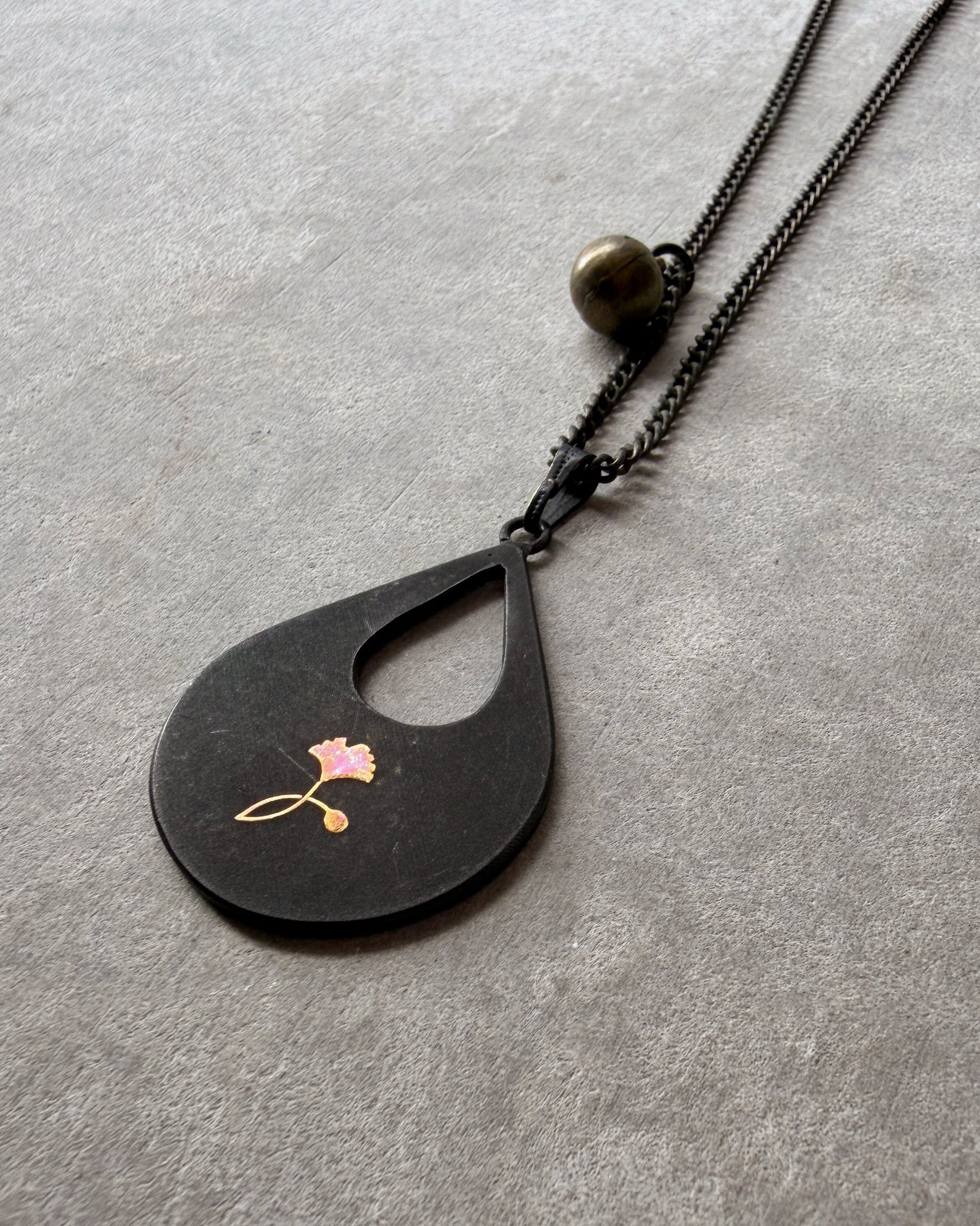 modern marcel : vintage teardrop pendant necklace