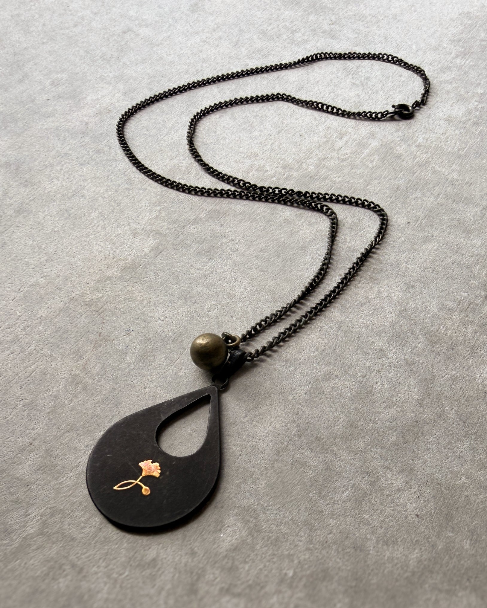 modern marcel : vintage teardrop pendant necklace