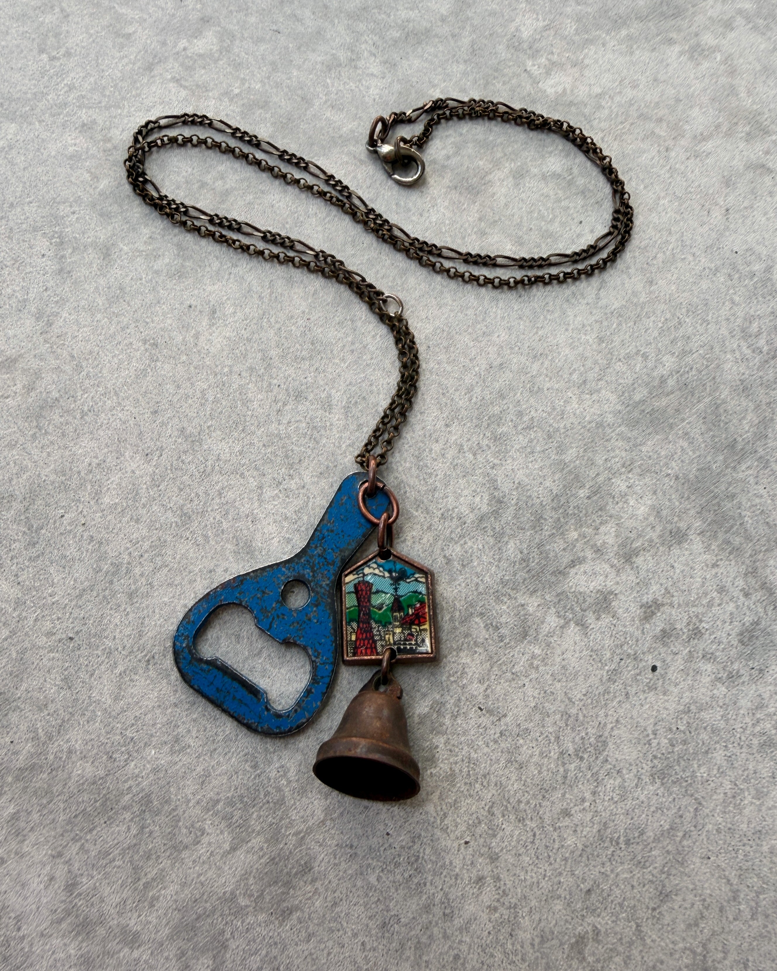 modern marcel : vintage Japanese medallion pendant necklace