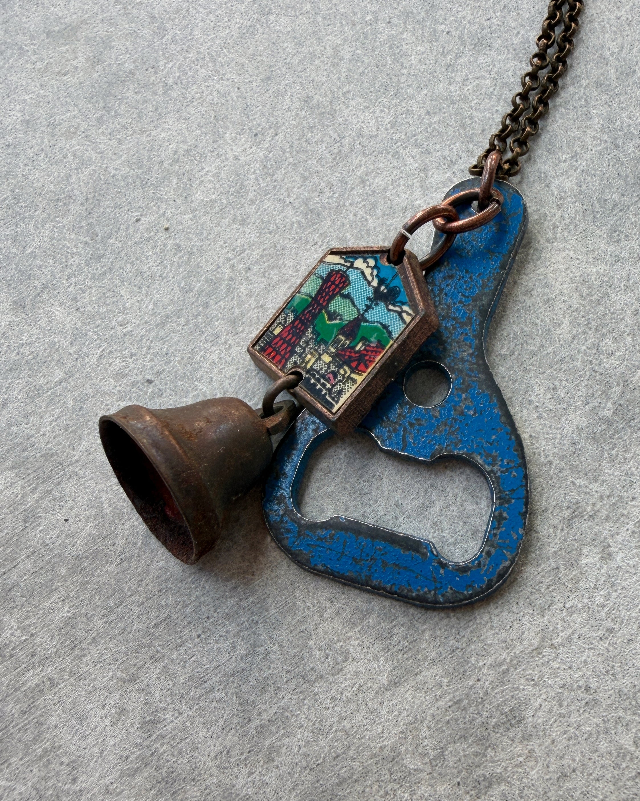 modern marcel : vintage Japanese medallion pendant necklace