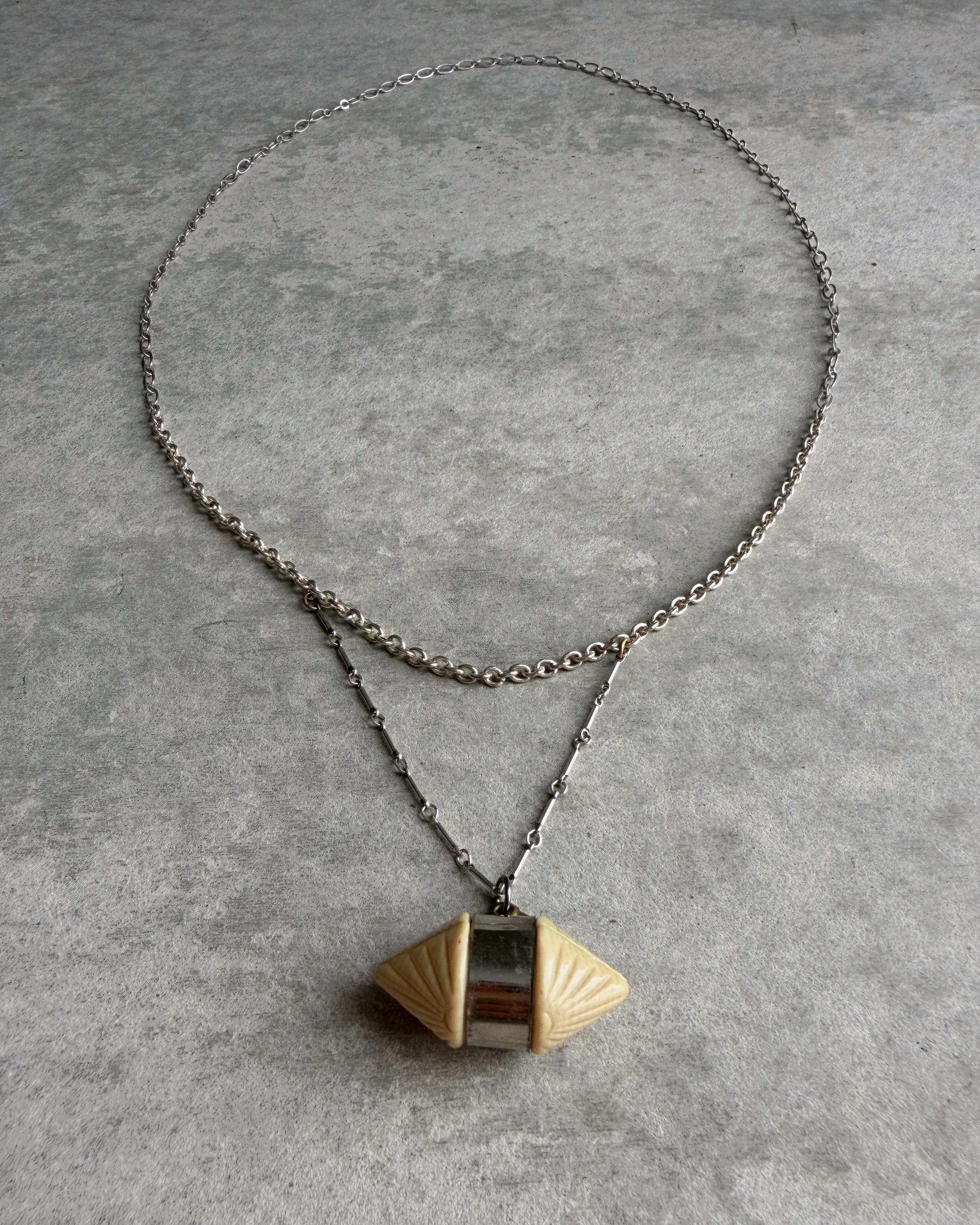 modern marcel : vintage bead pendant necklace
