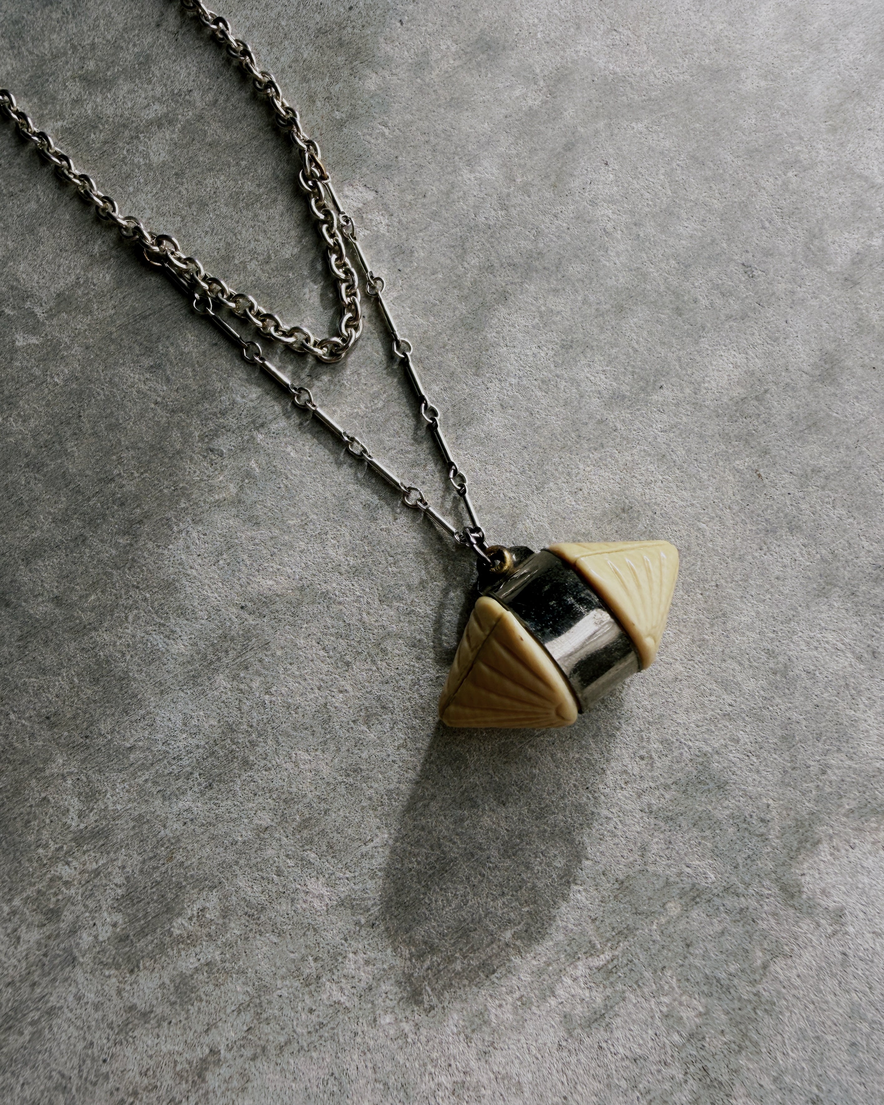 modern marcel : vintage bead pendant necklace