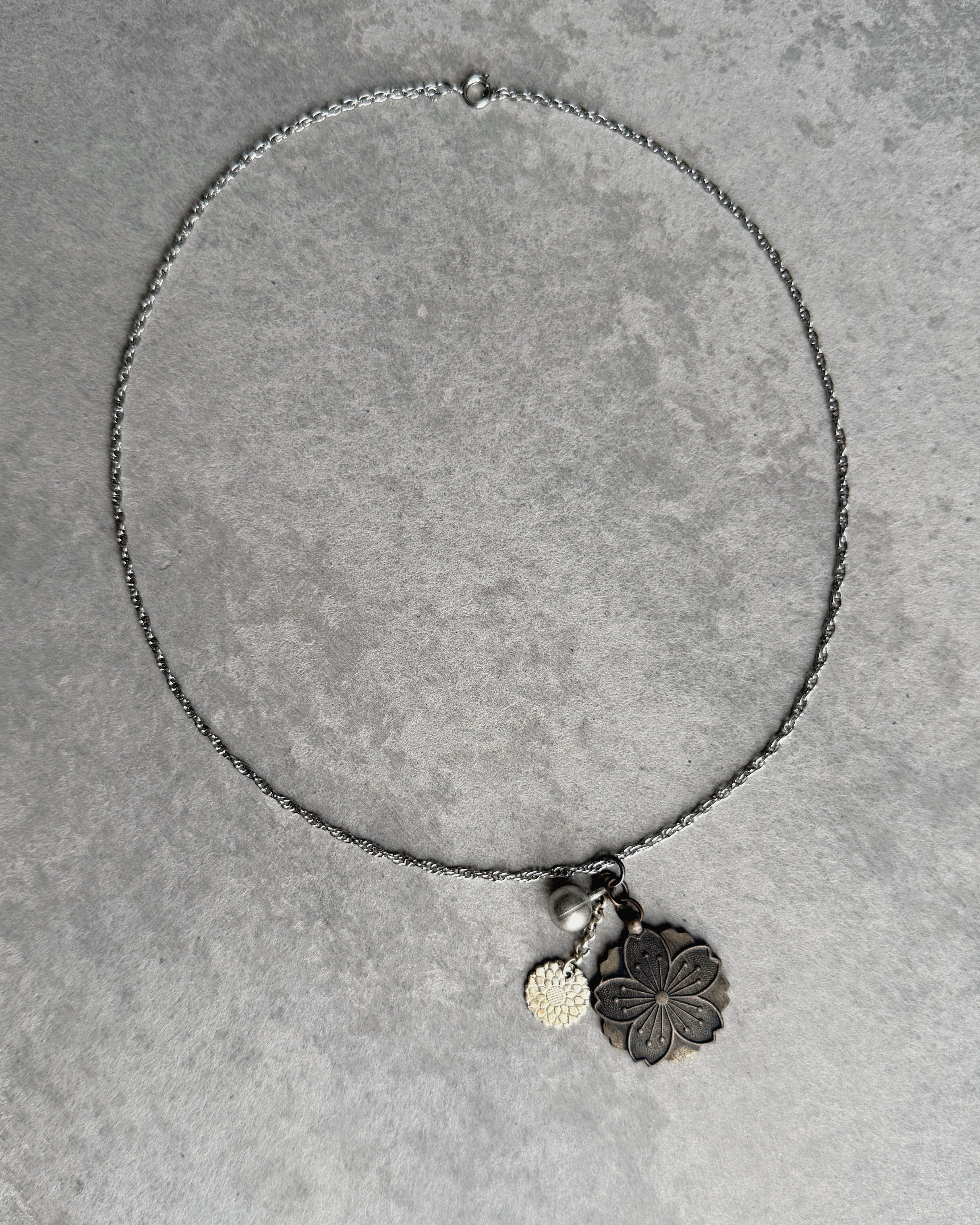 modern marcel : vintage Japanese medallion pendant necklace