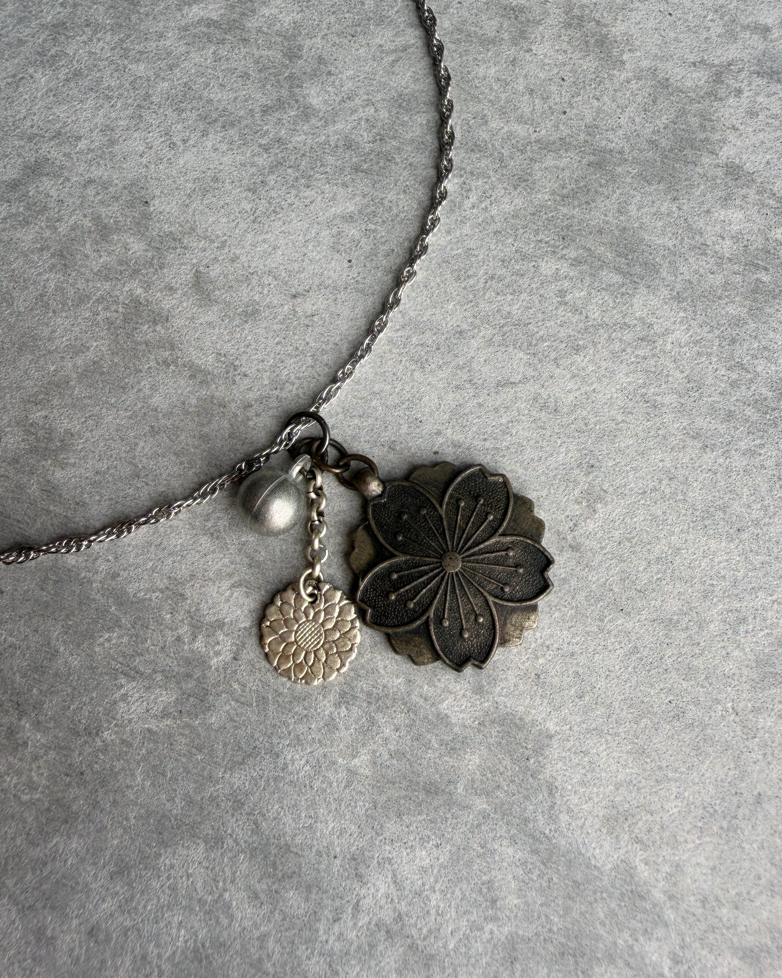 modern marcel : vintage Japanese medallion pendant necklace
