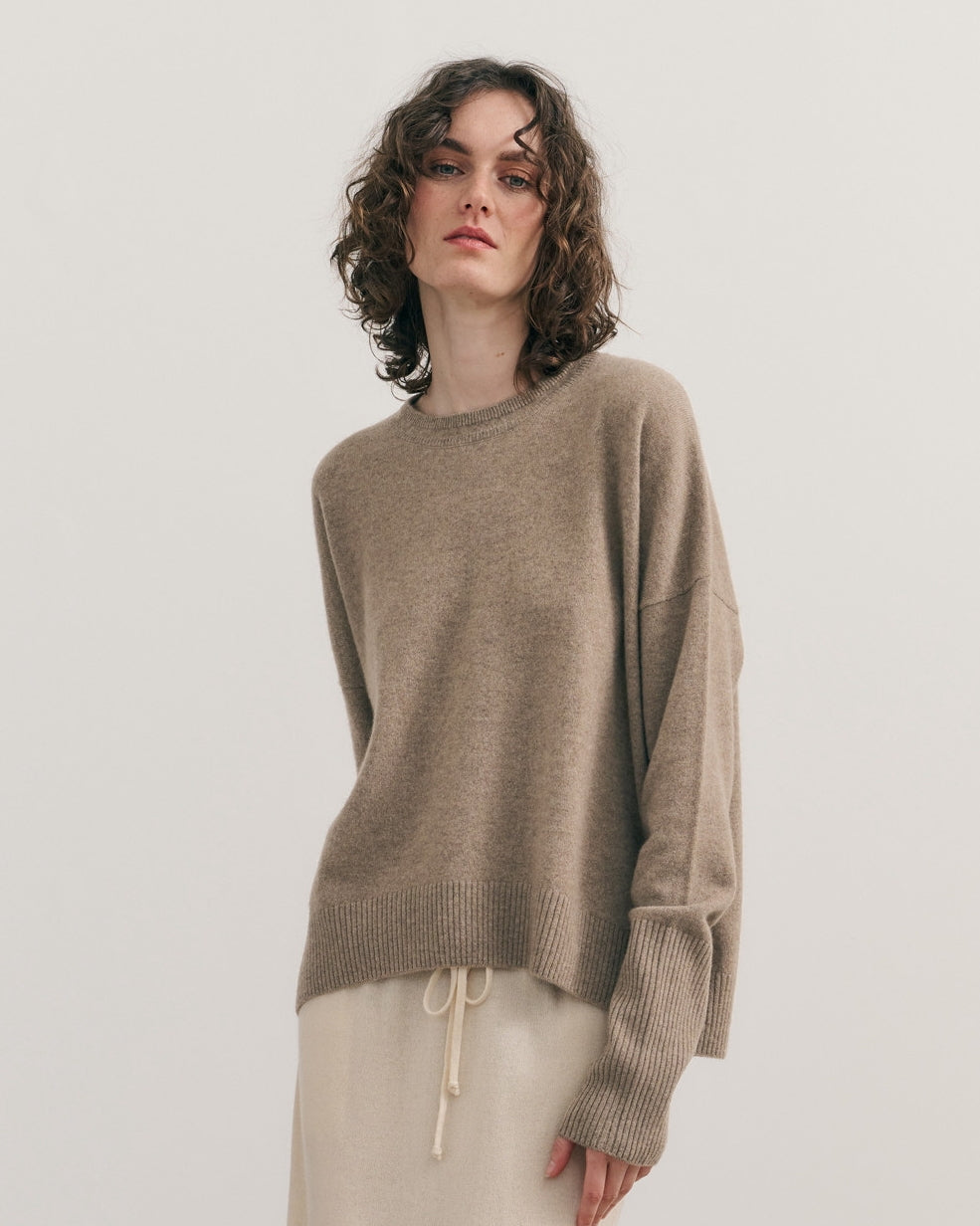 cashmerism : relaxed crew neck pullover in shiitake