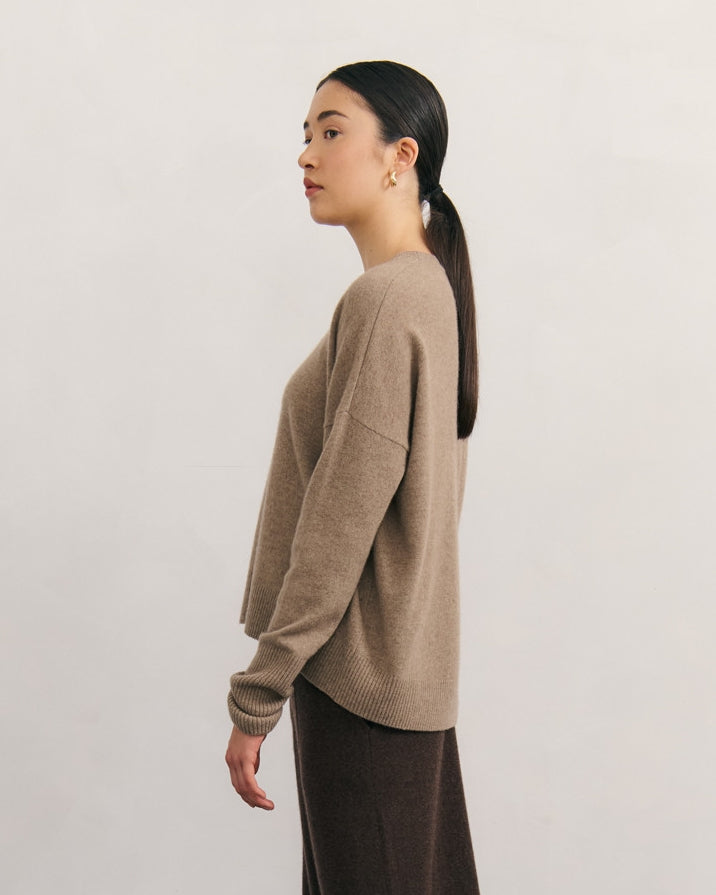 cashmerism : relaxed crew neck pullover in shiitake