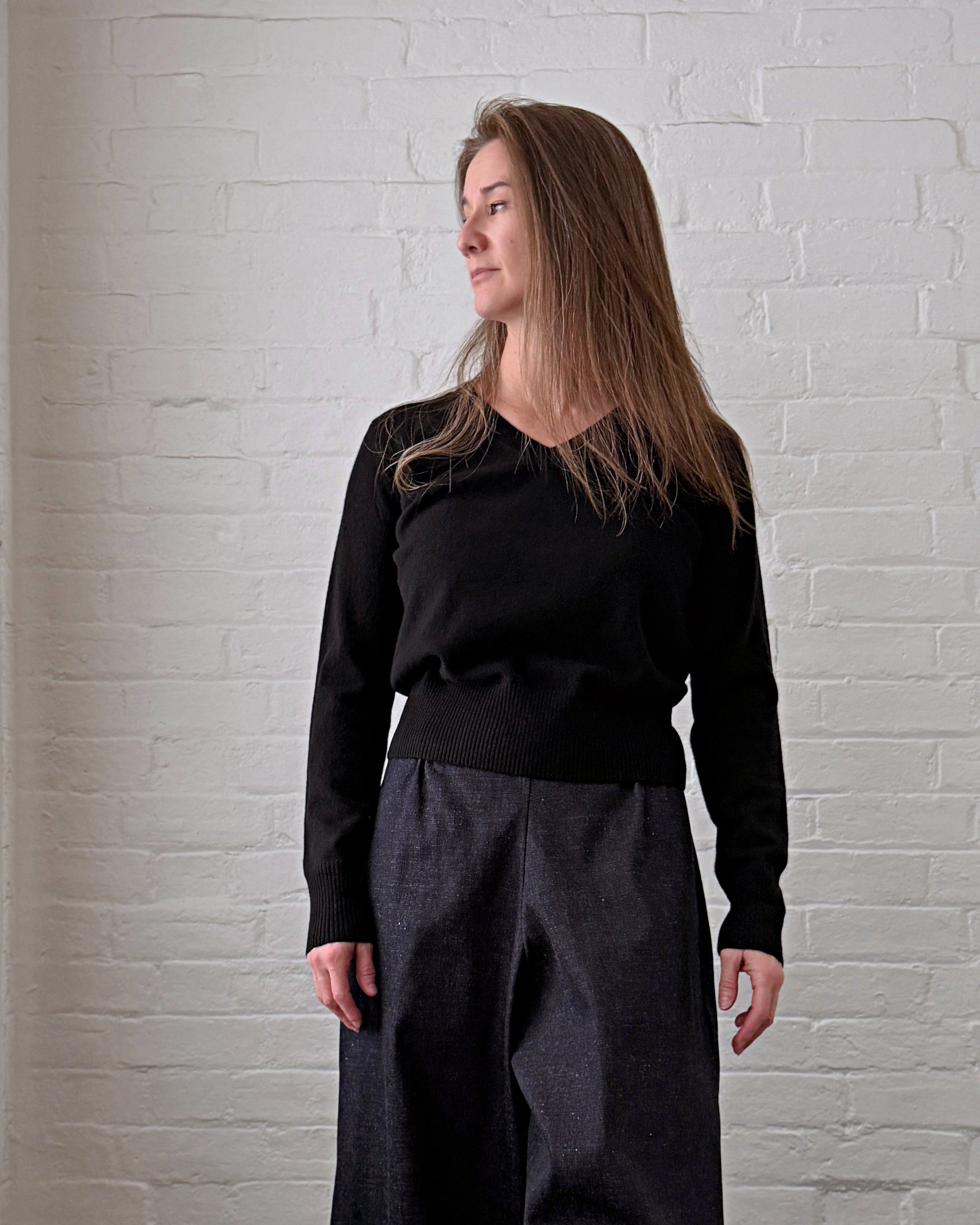 cashmerism : v-neck pullover in black