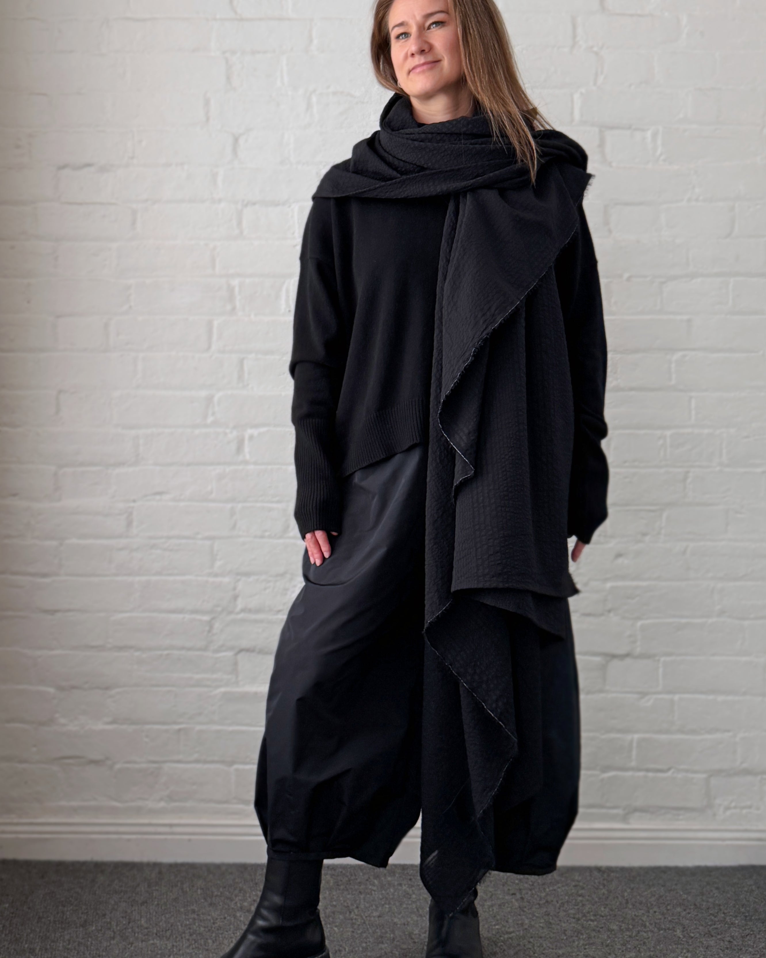 LJ struthers : light weight wool chapter scarf
