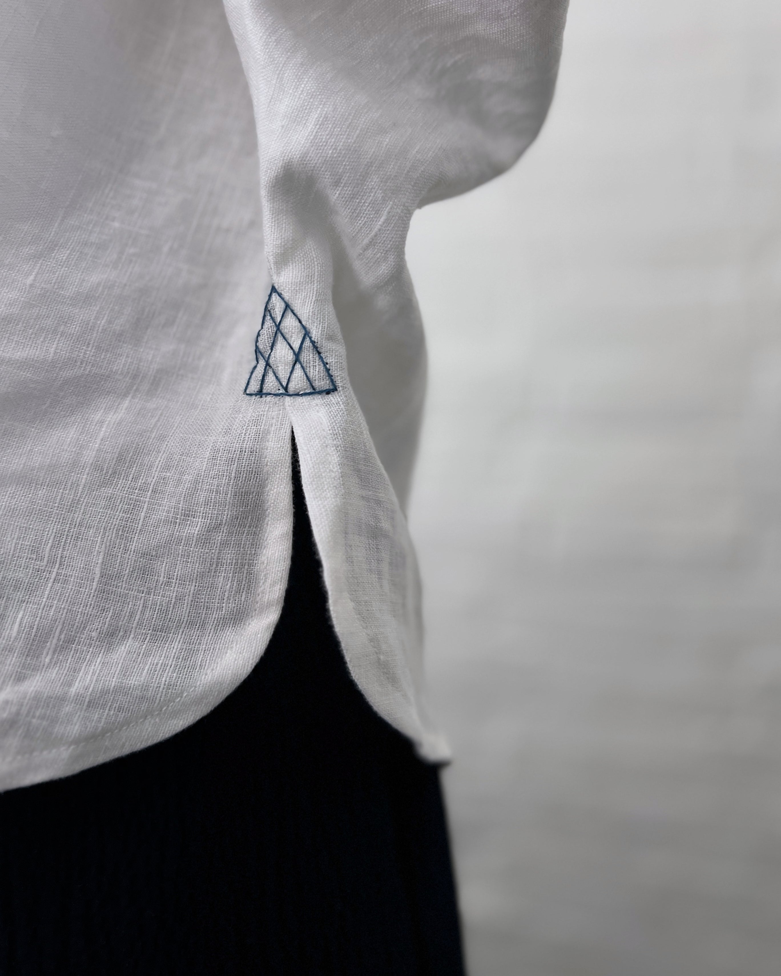 Chizu Blue : indigo dyed button shirt