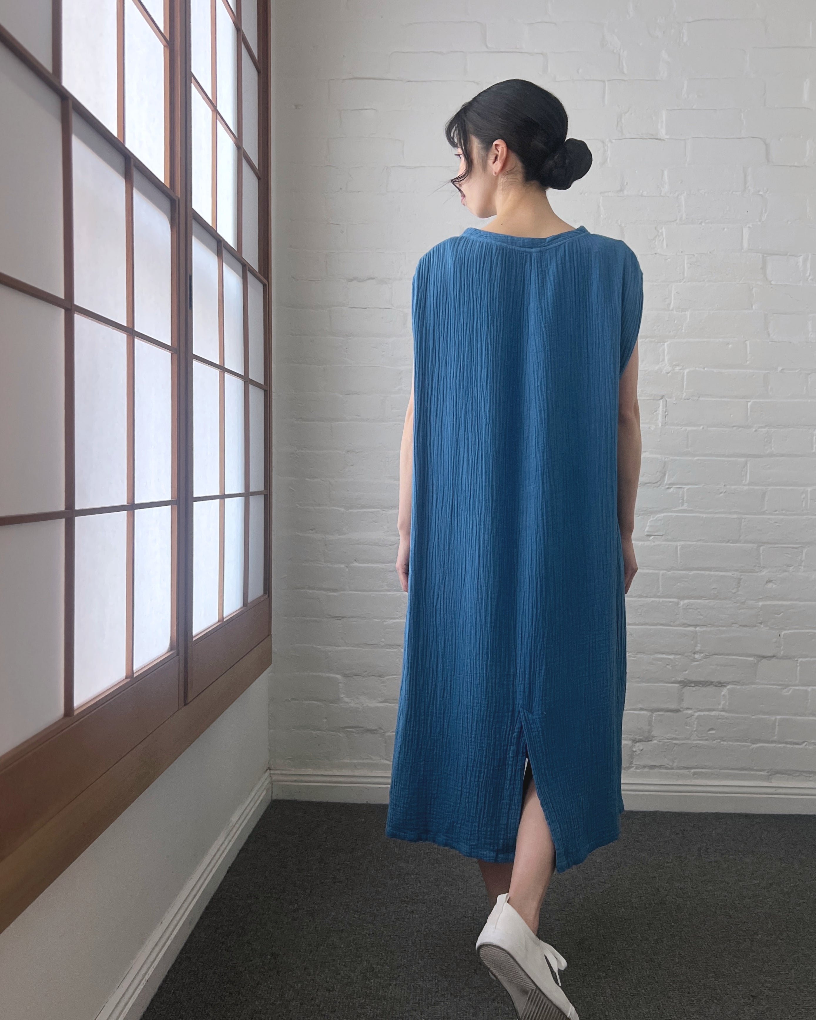 Chizu Blue : indigo dyed sleeveless dress