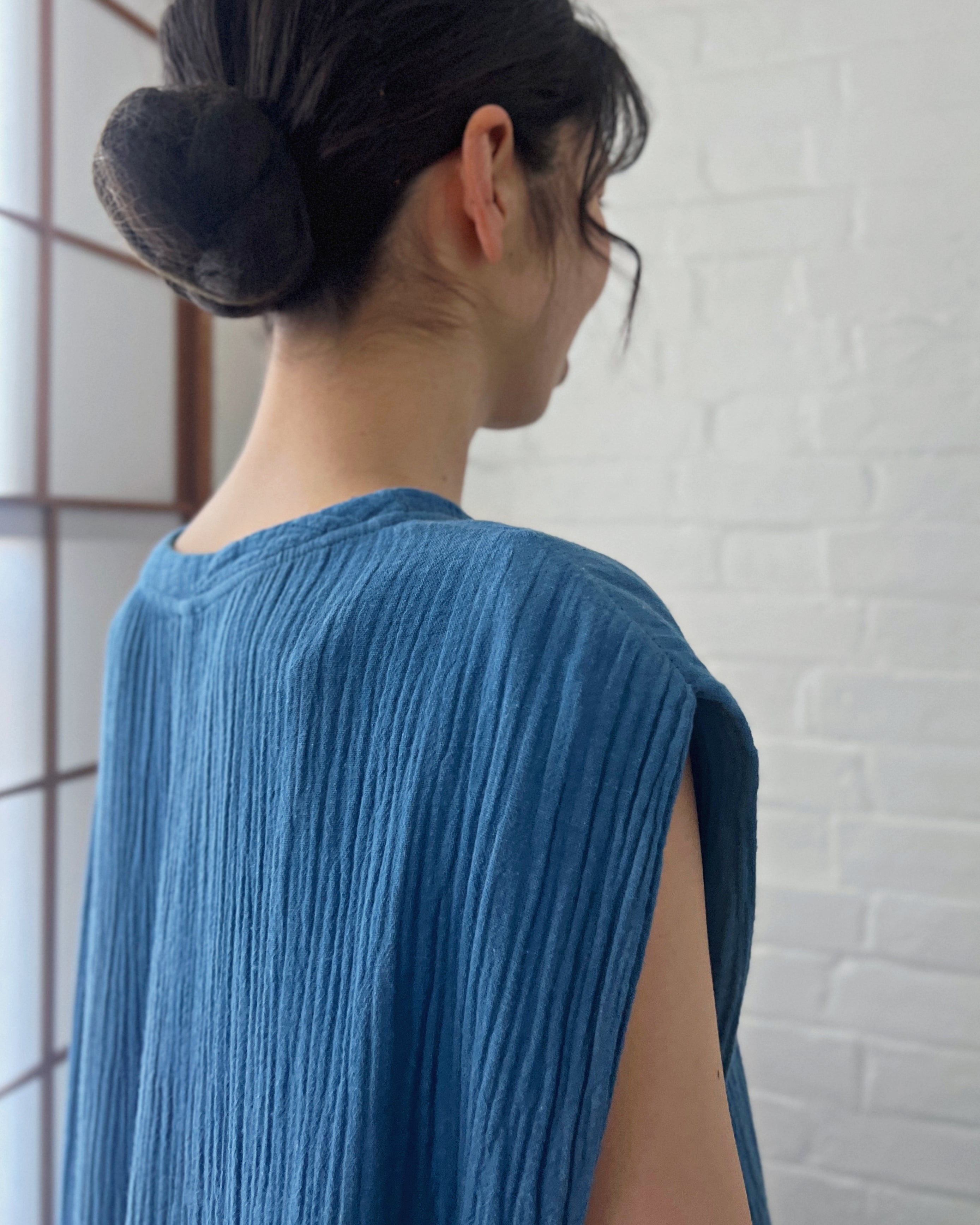 Chizu Blue : indigo dyed sleeveless dress