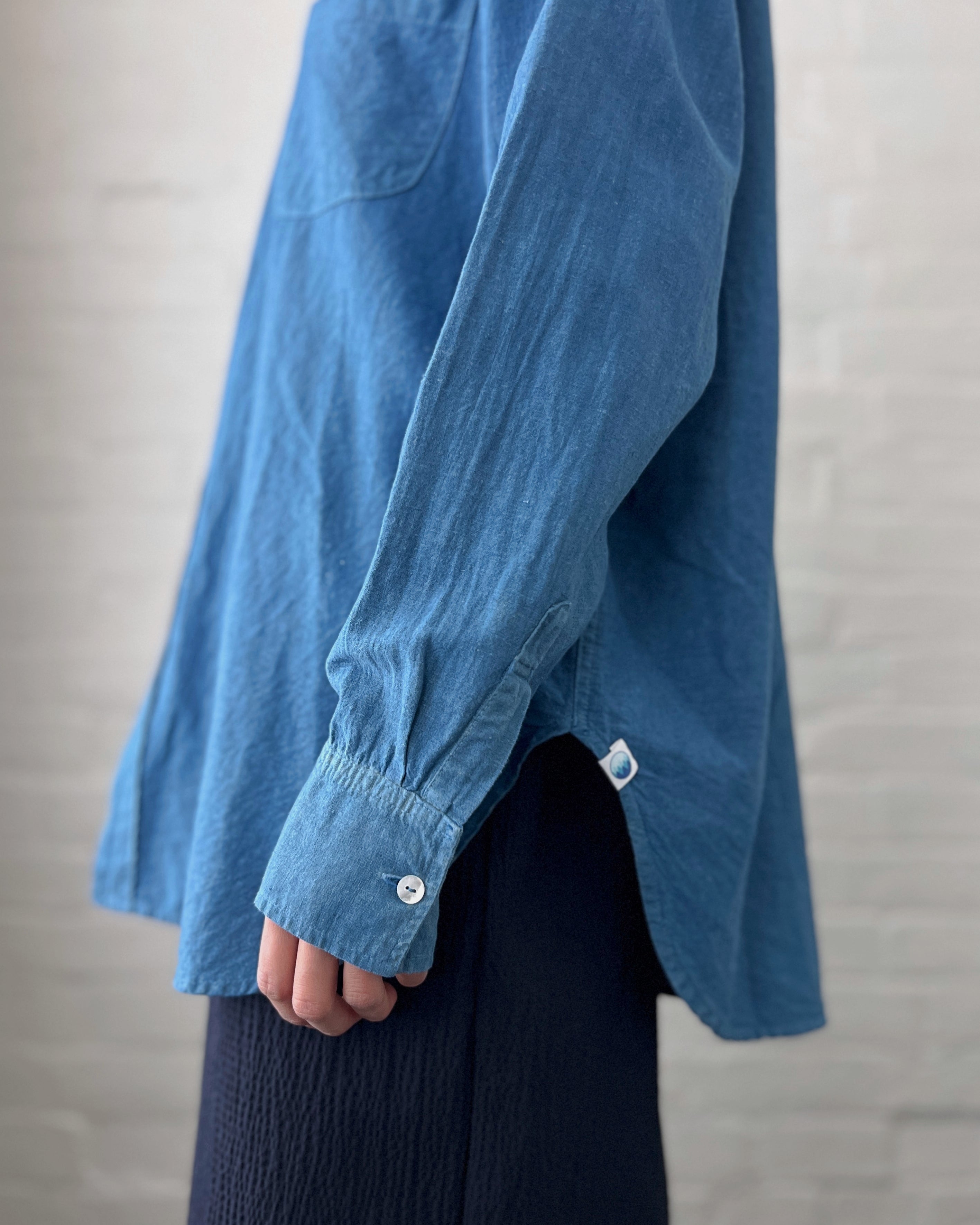 Chizu Blue : indigo dyed linen shirt