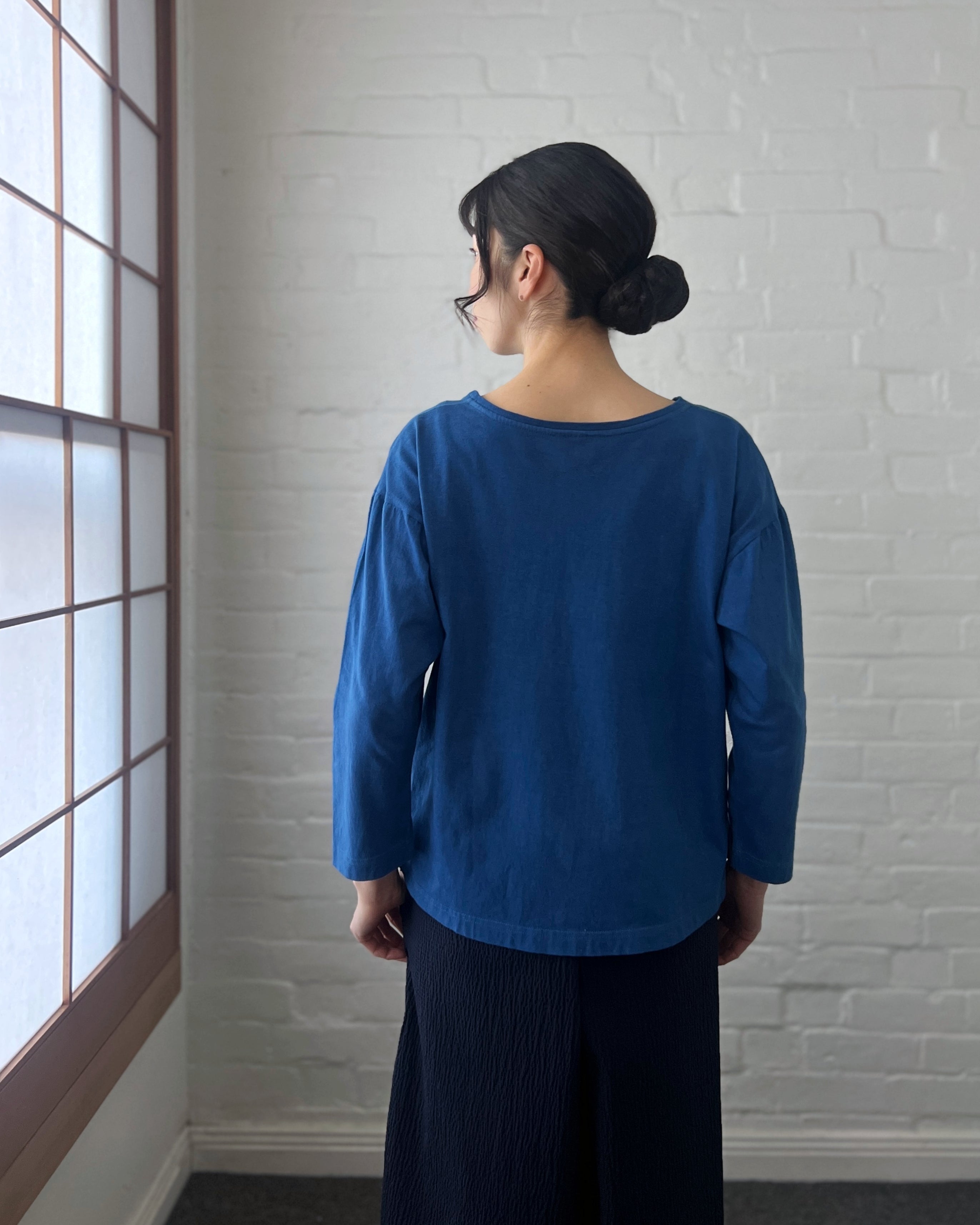 Chizu Blue : indigo dyed cotton long sleeve tee