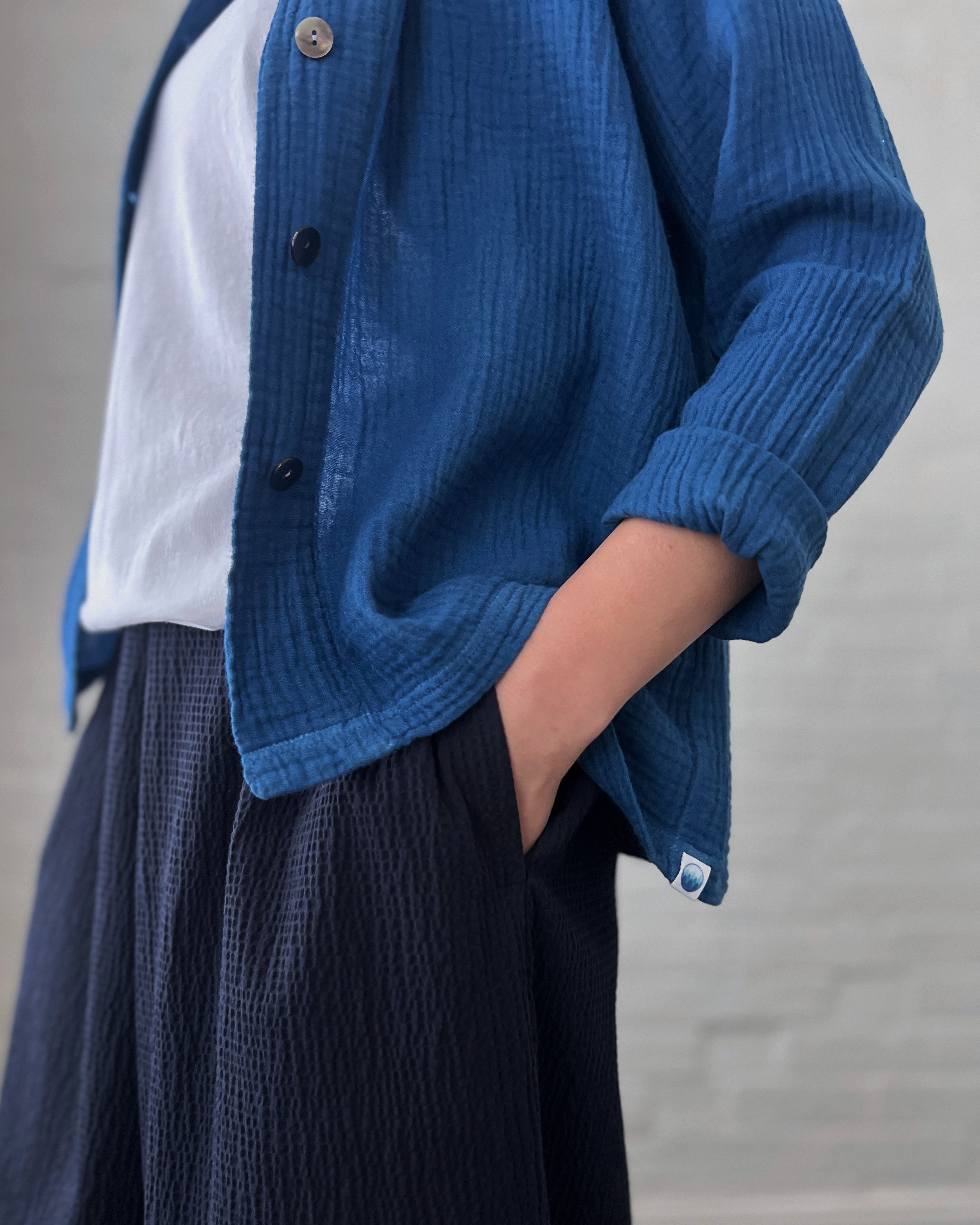 Chizu Blue : indigo dyed cotton shirt