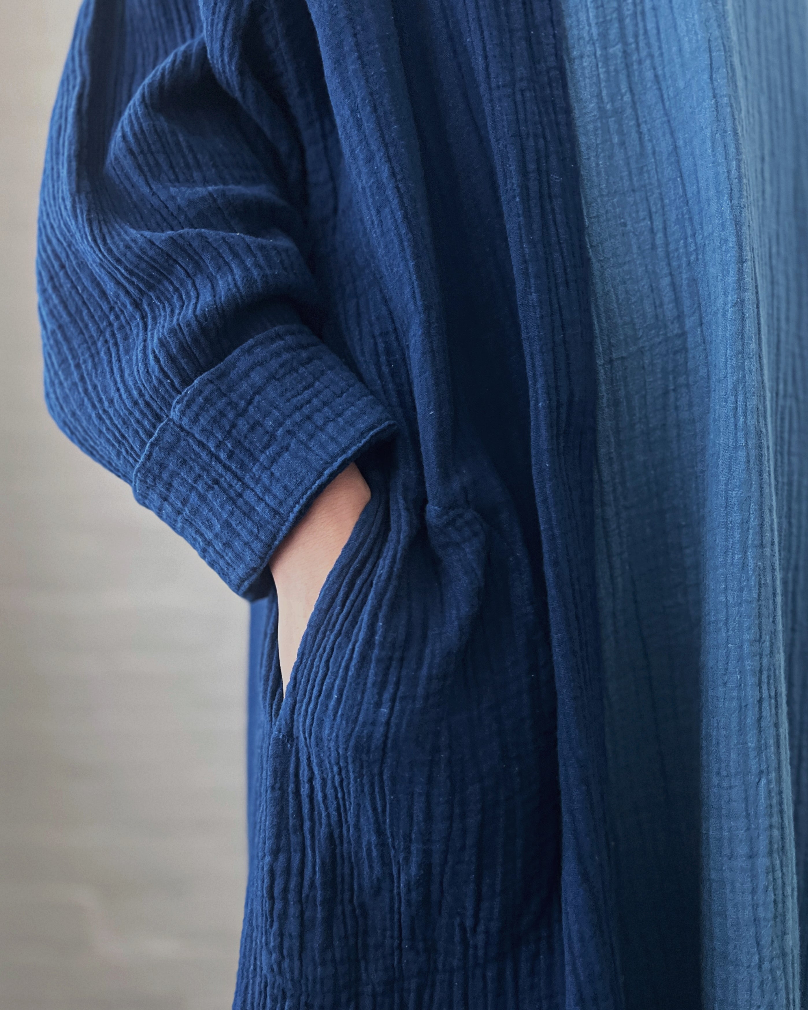 Chizu Blue : indigo dyed cotton long jacket