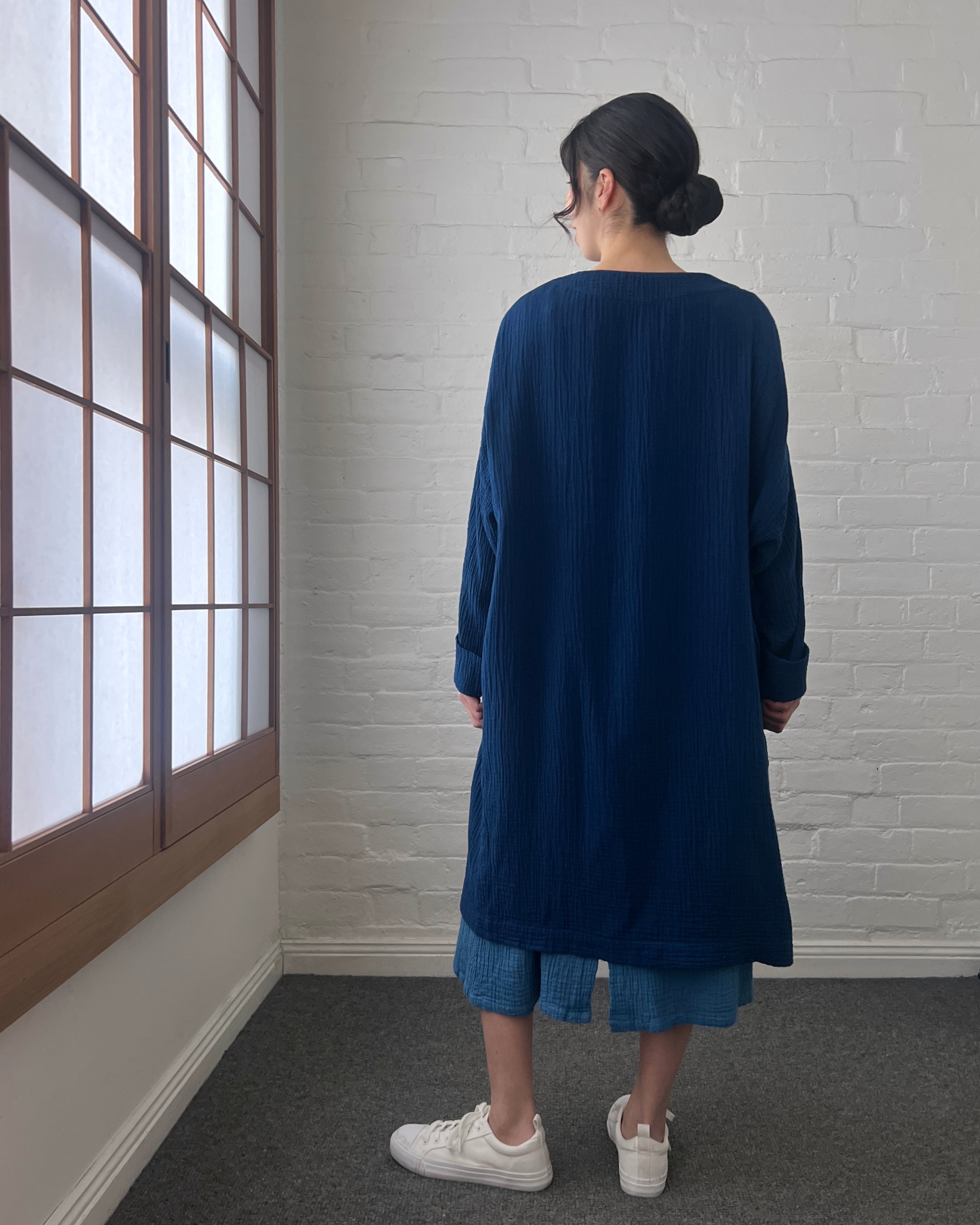 Chizu Blue : indigo dyed cotton long jacket