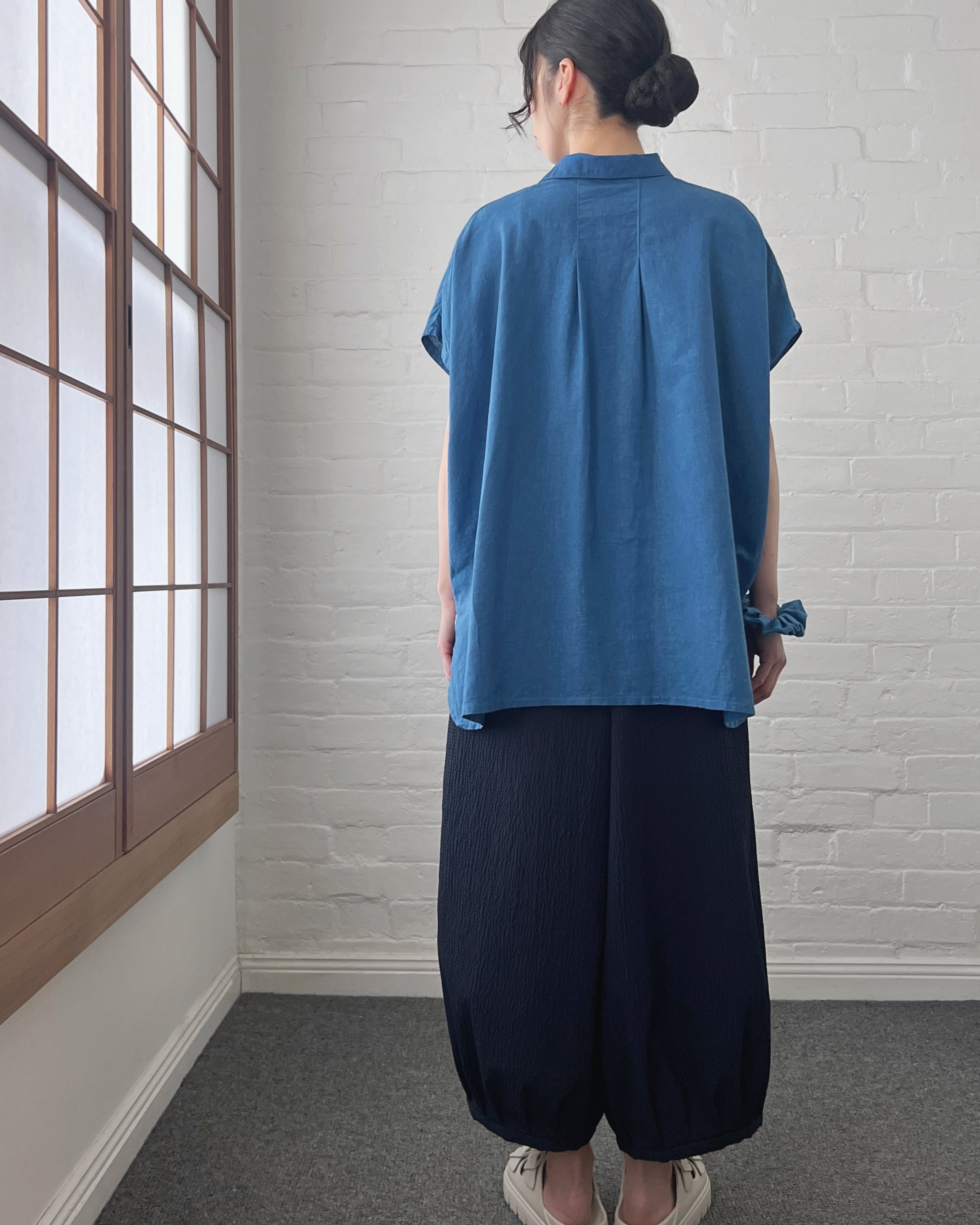 Chizu Blue : indigo dyed short sleeve shirt