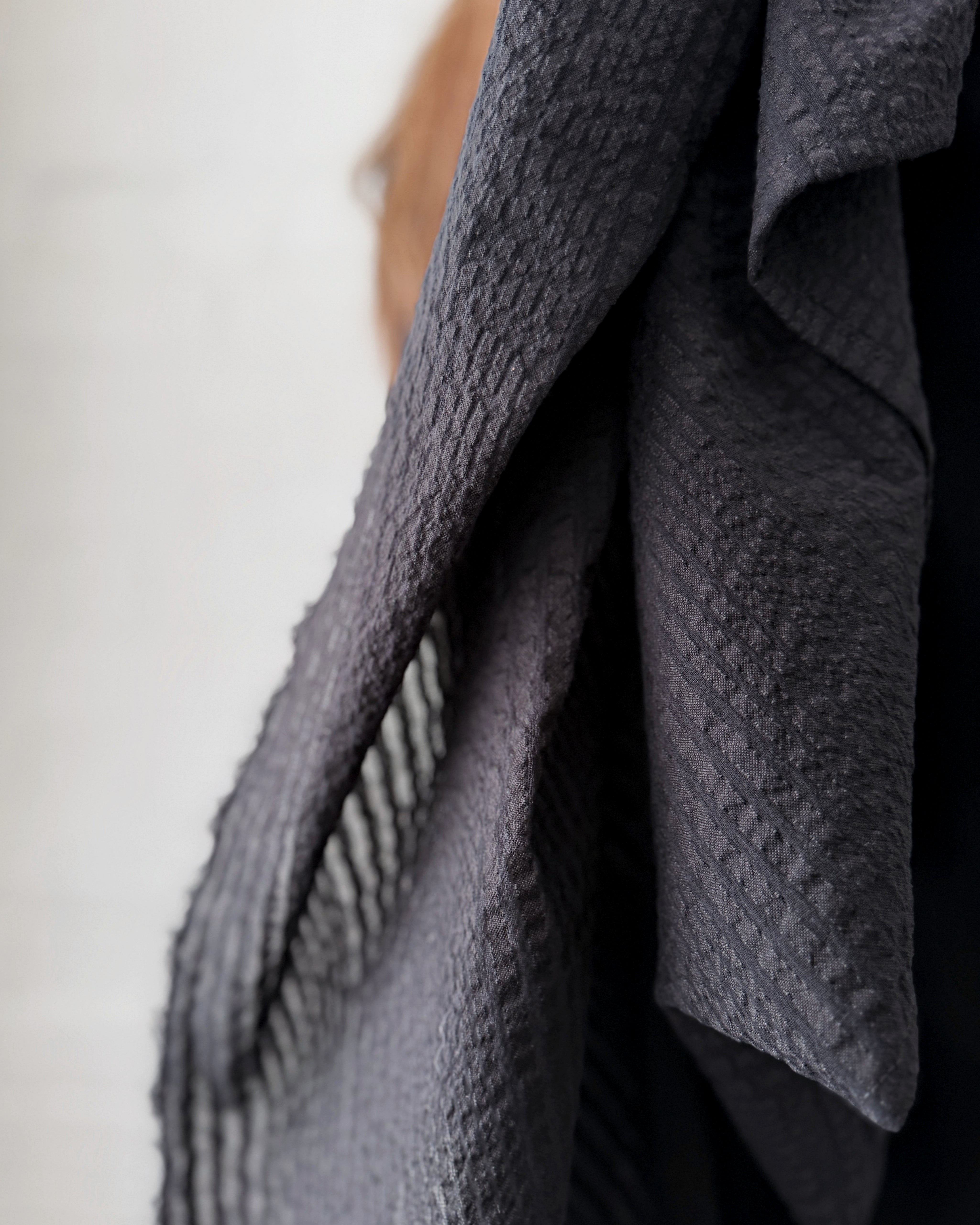 LJ struthers : light weight wool chapter scarf