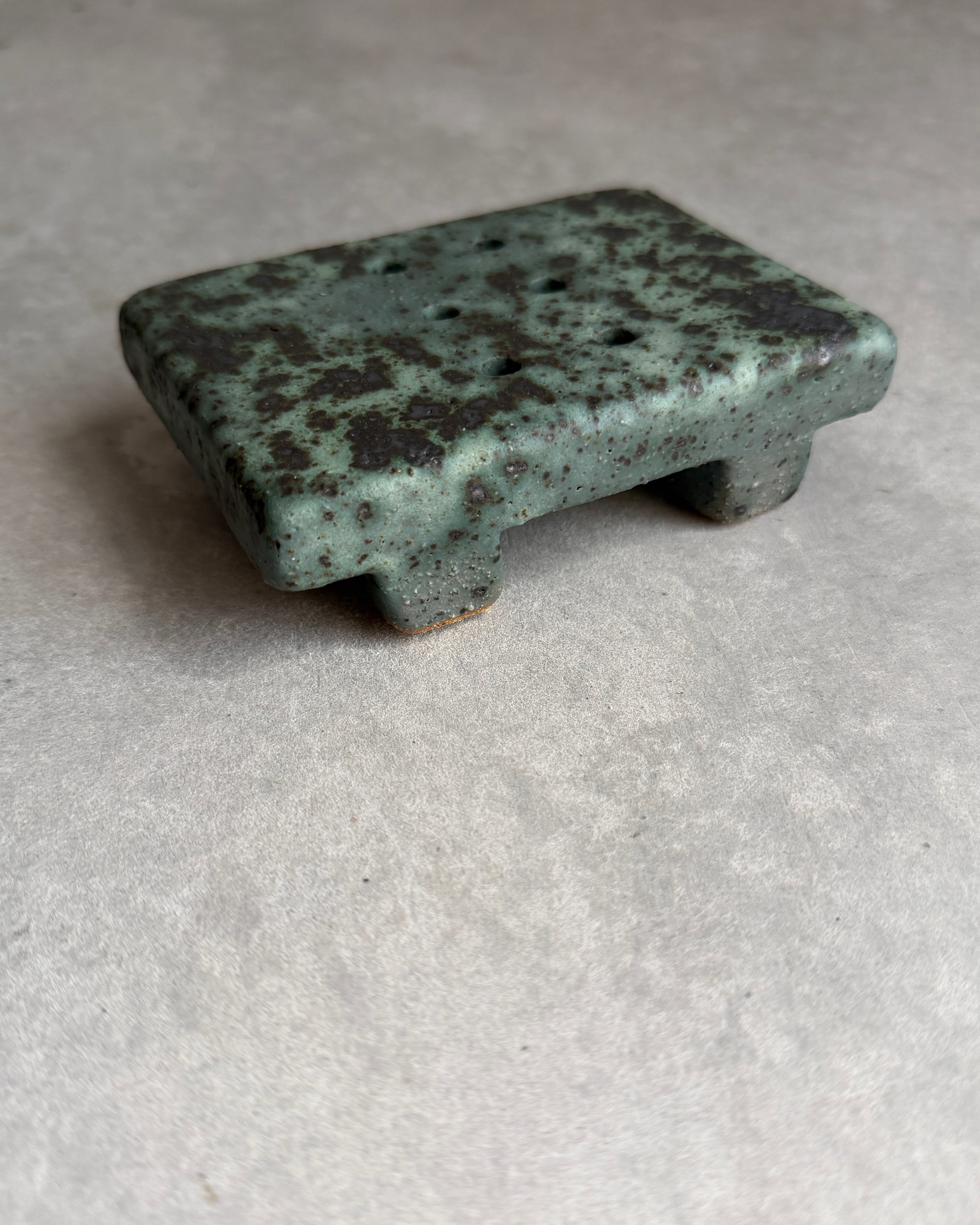 Jo Reid-Speirs : ceramic soap holder