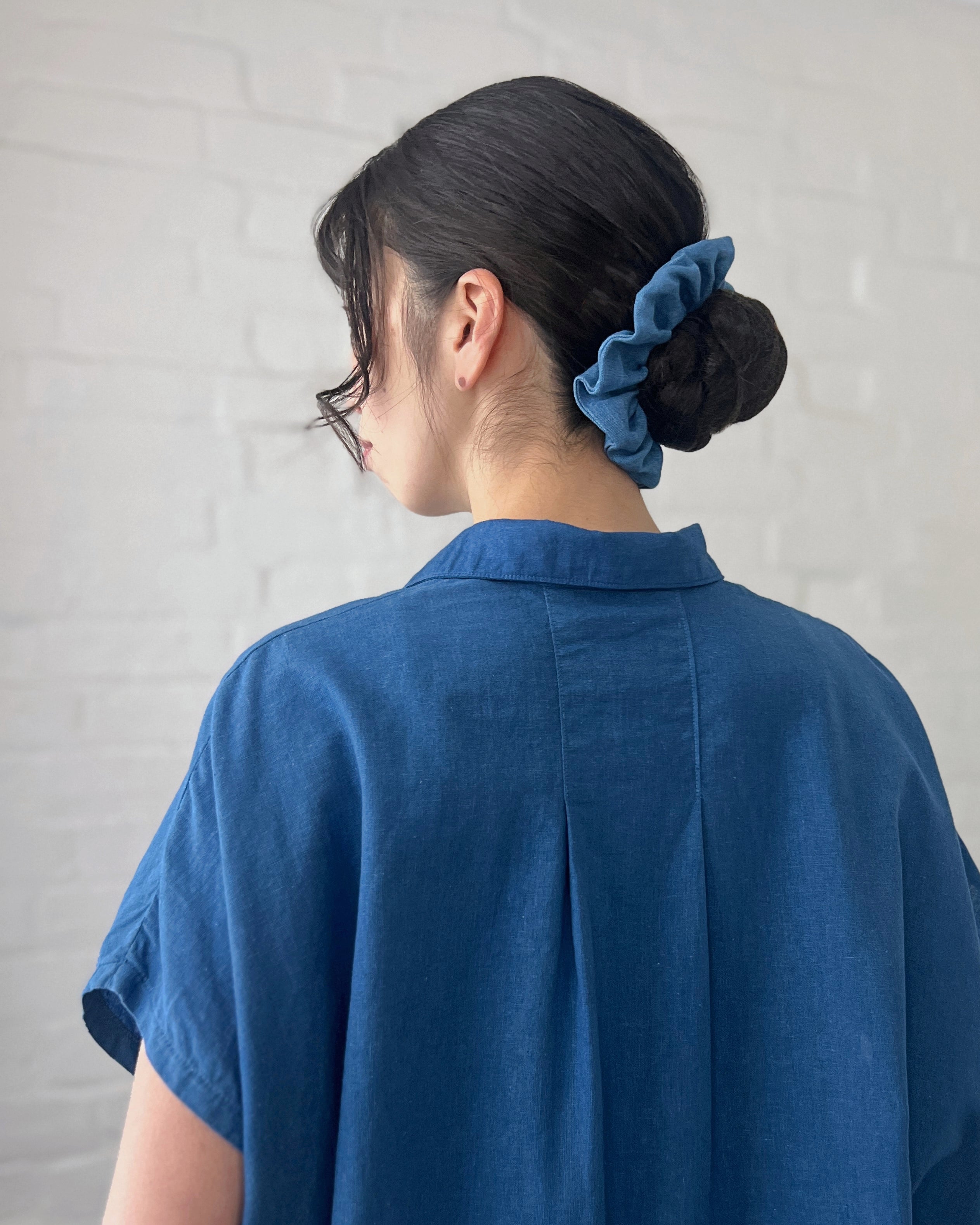 'm' for the maker : light indigo scrunchie