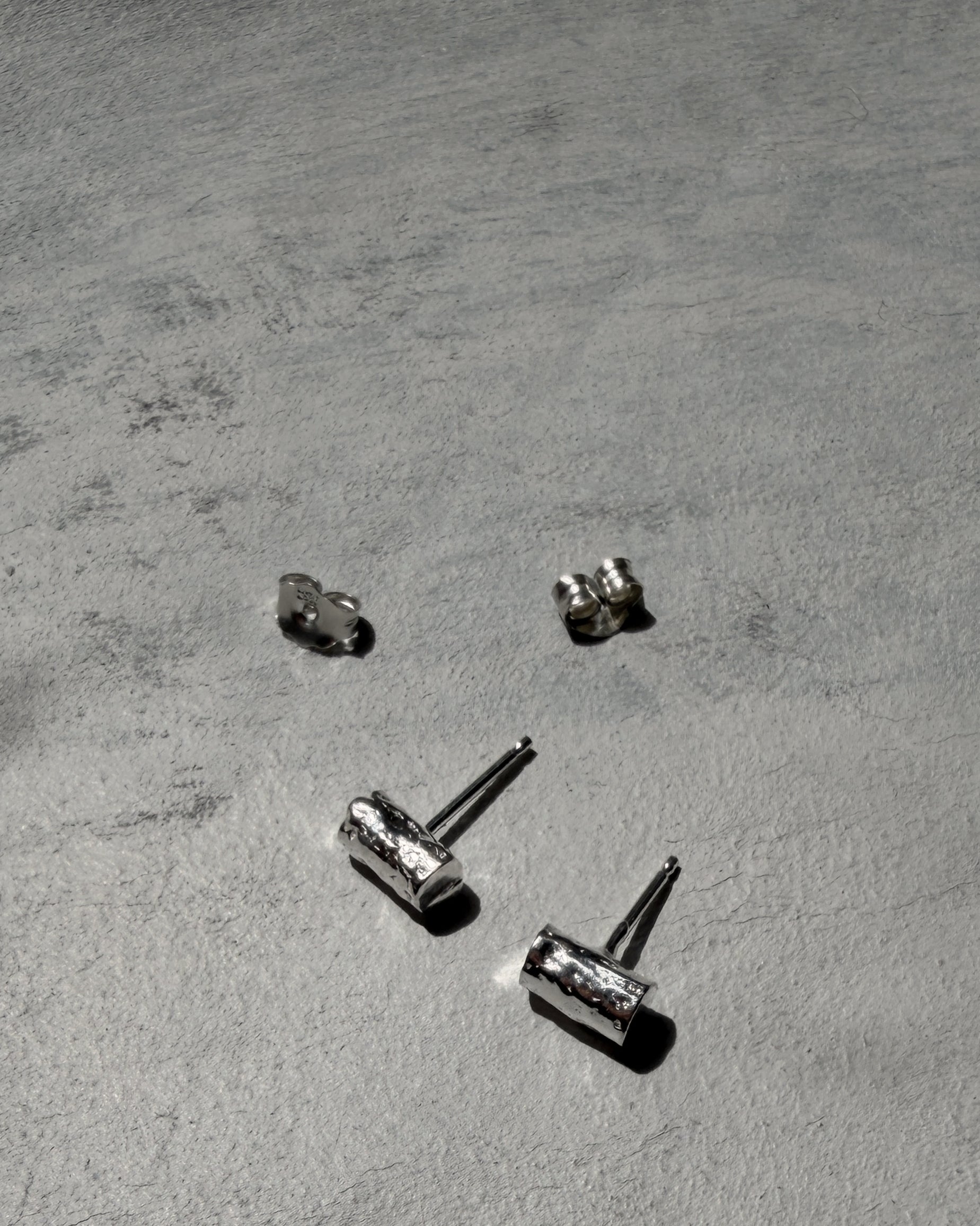 maggi blue : silver log earrings