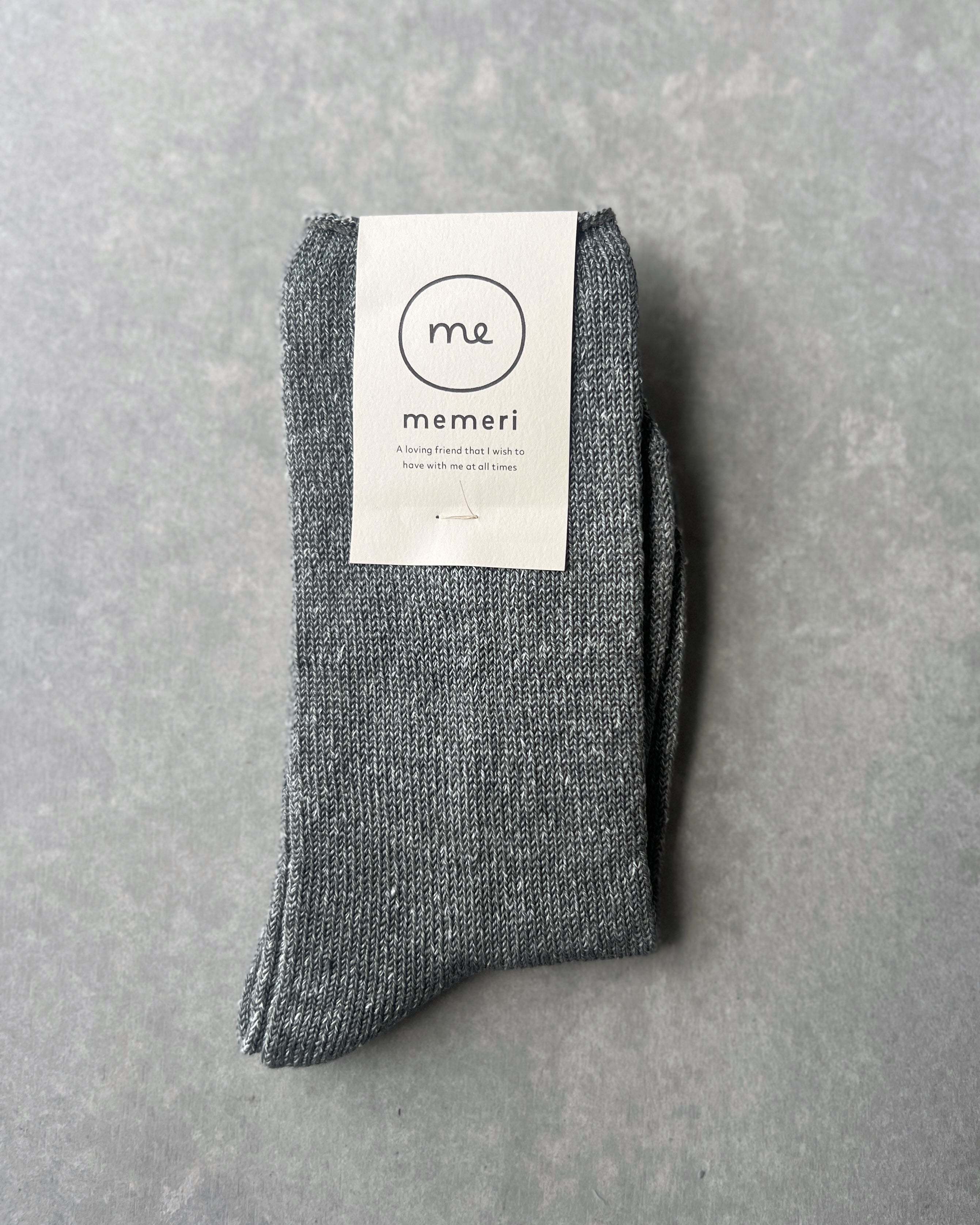 memeri : linen silk socks
