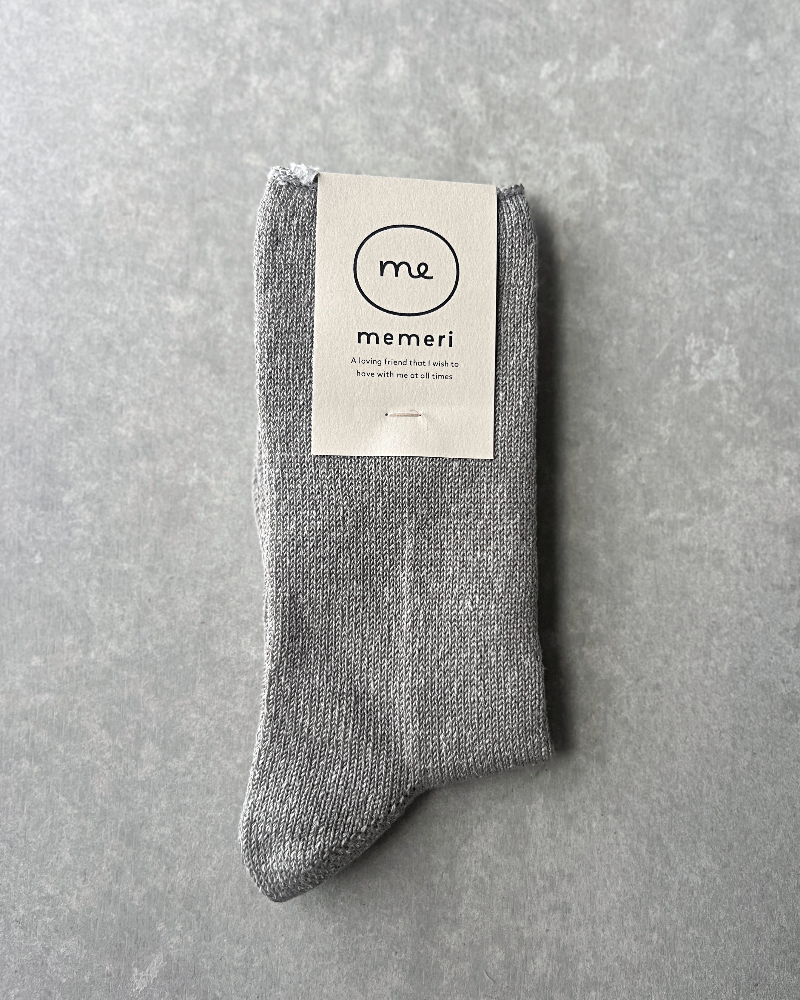 memeri : linen silk socks