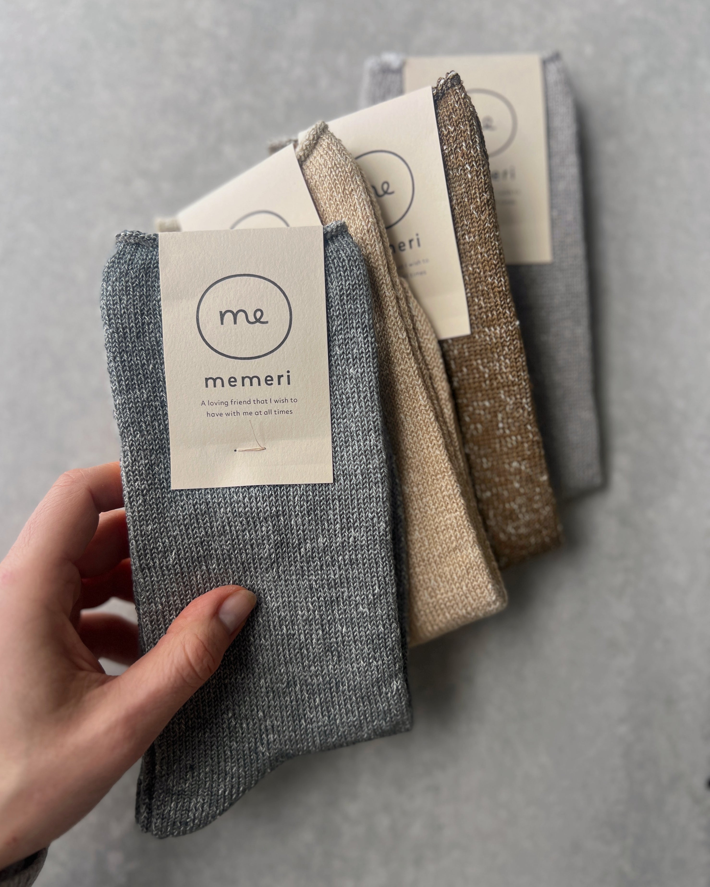 memeri : linen silk socks