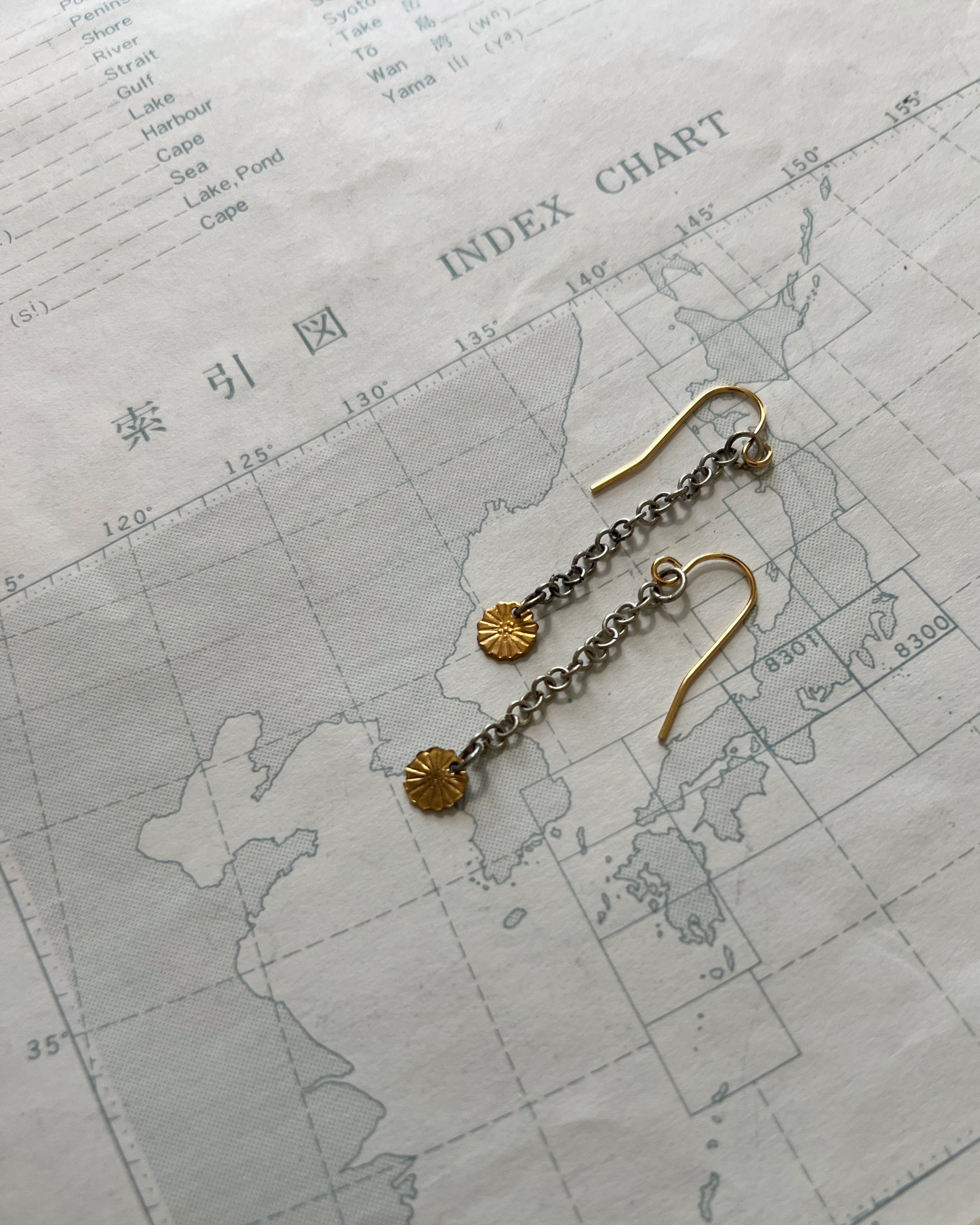 modern marcel : vintage chrysanthemum kanzashi earrings