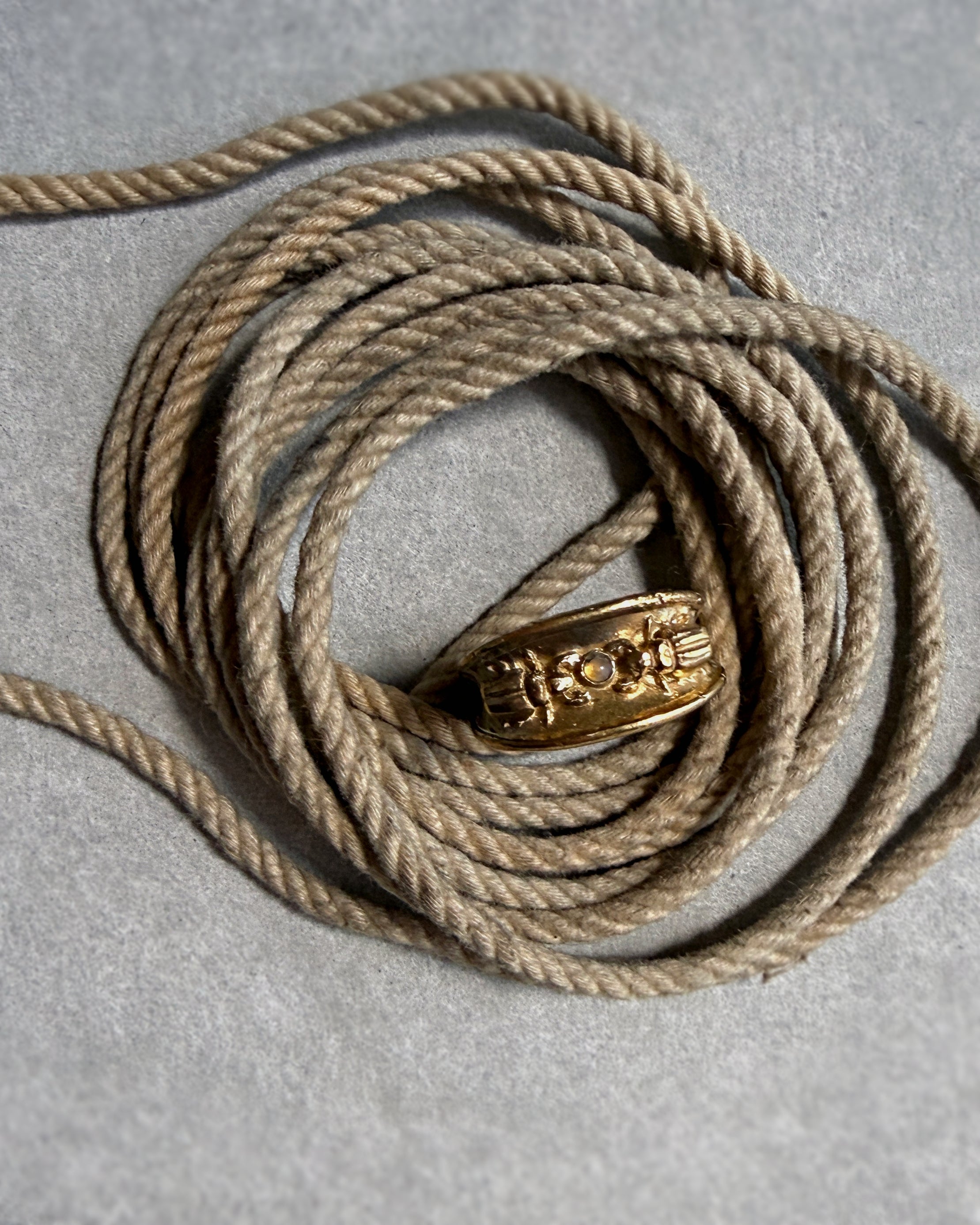 montestruque : resurrection white opal ring