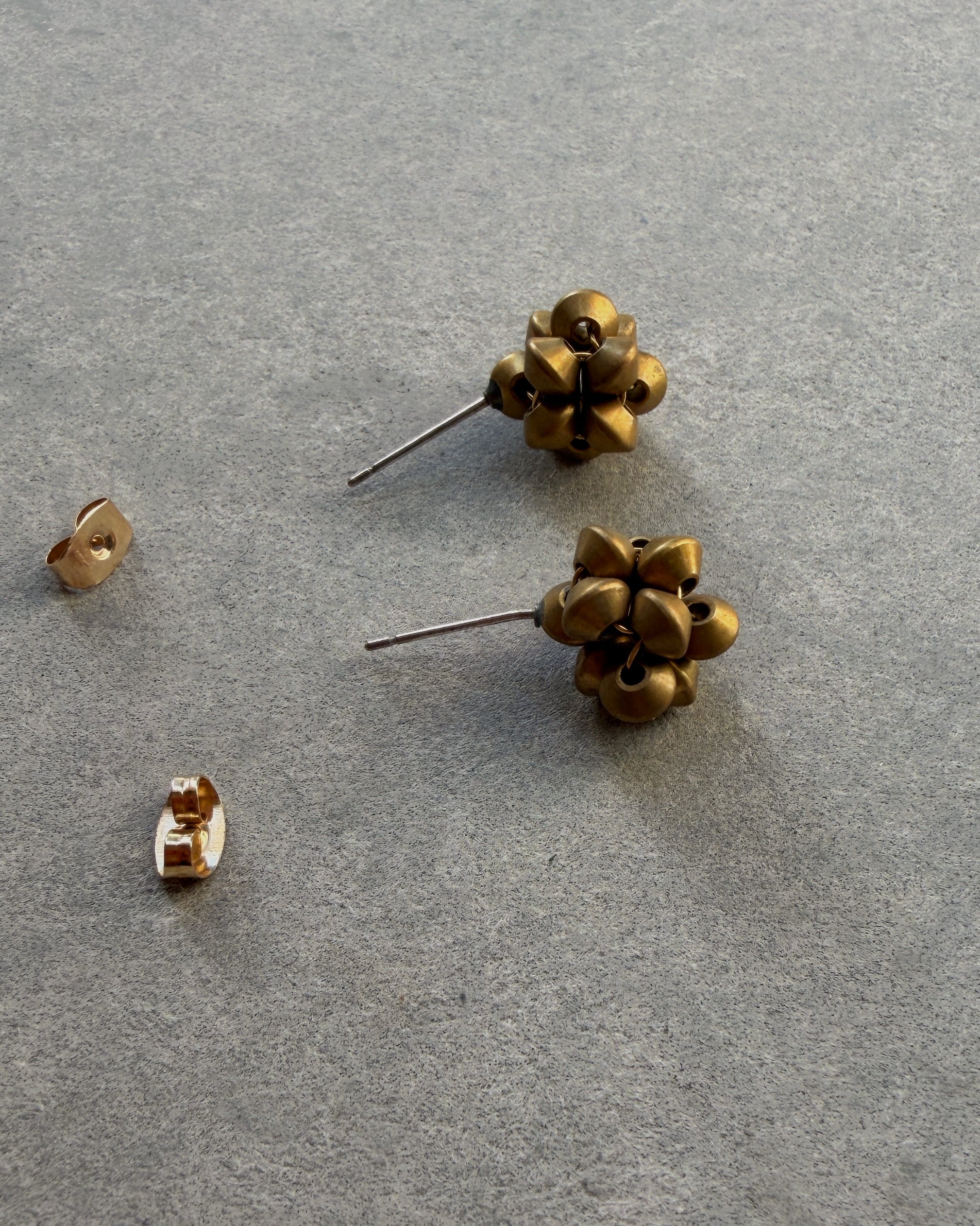milk-toast : bon bon studs