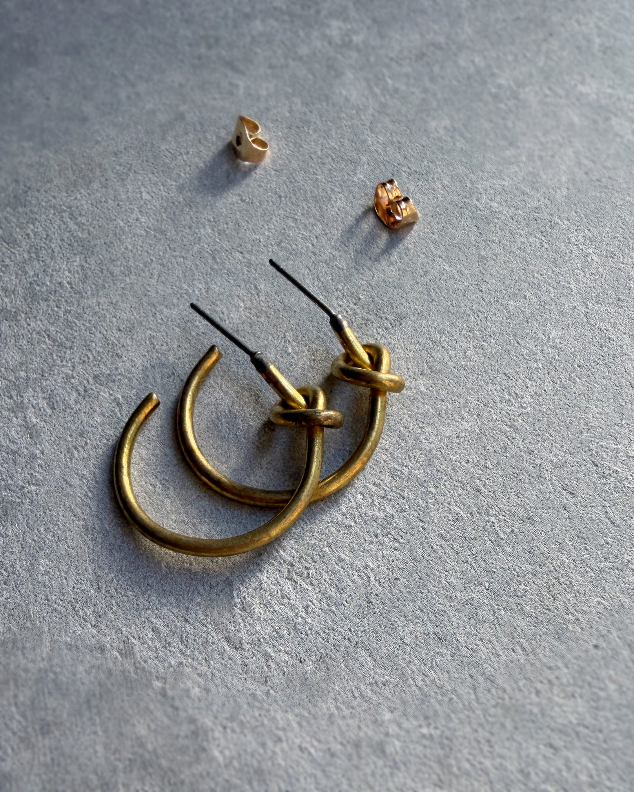 milk-toast : knot earrings