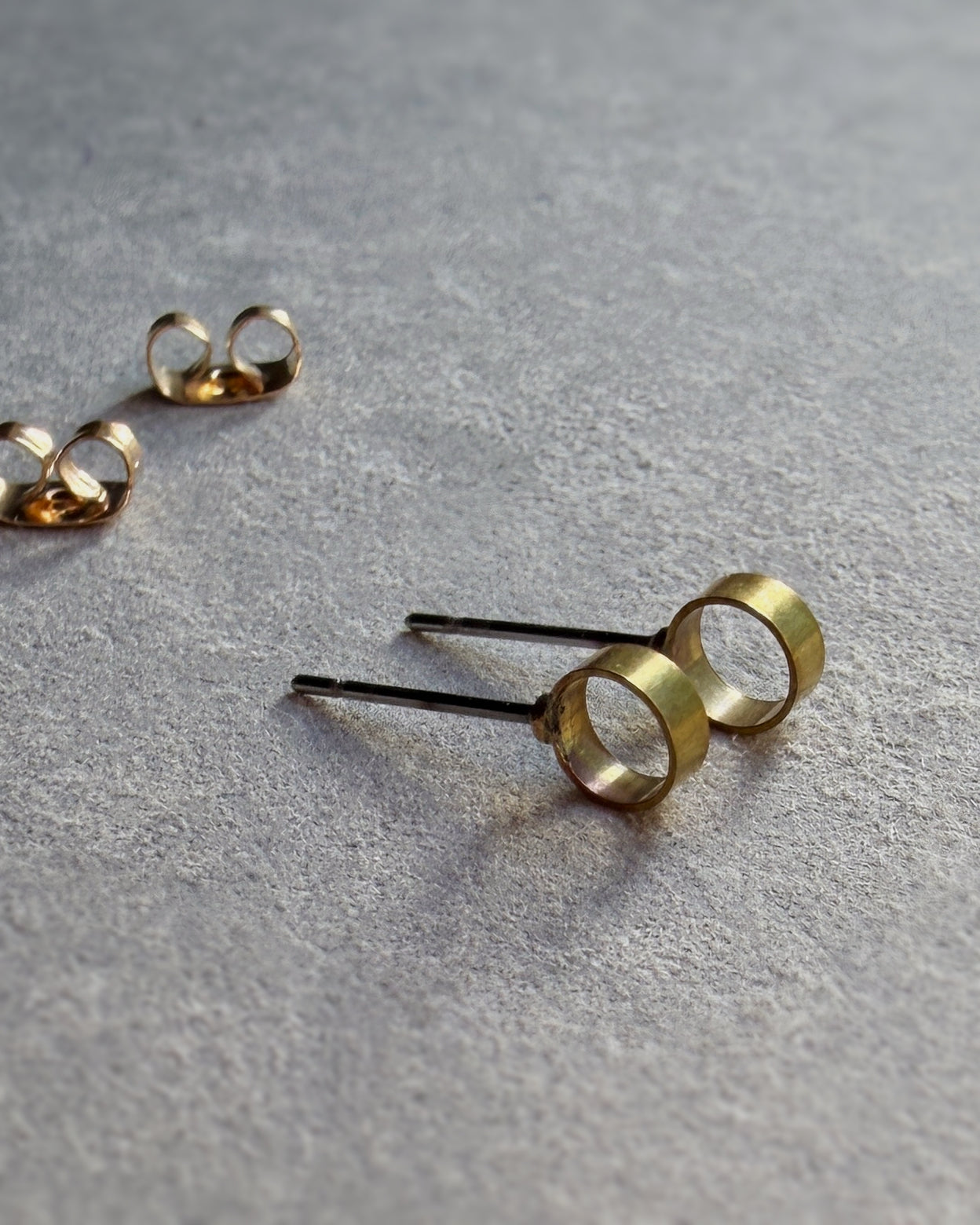 milk-toast : peeper studs