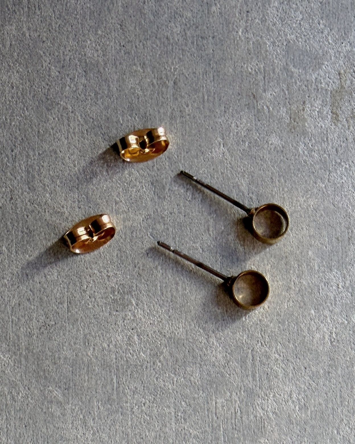 milk-toast : peeper studs