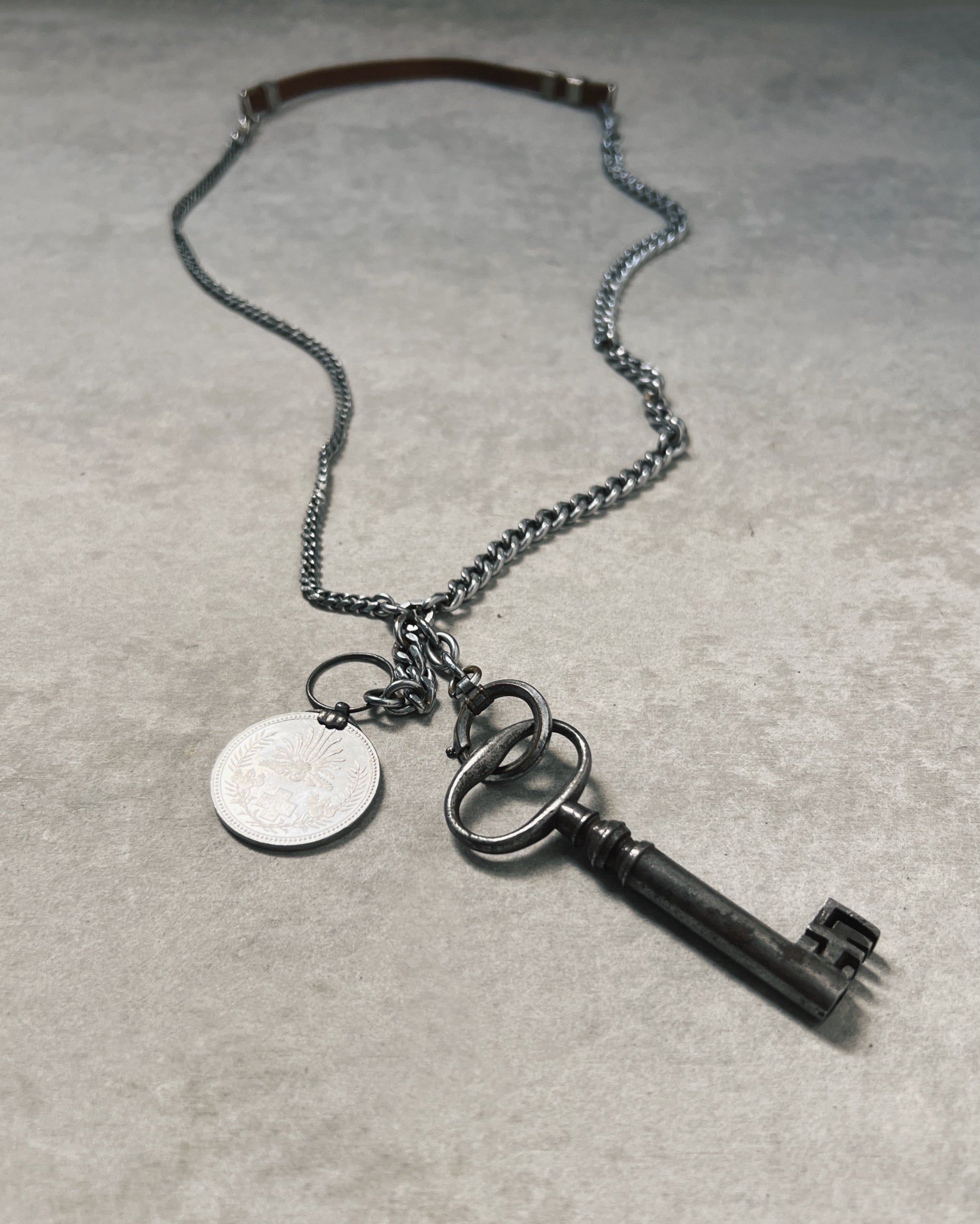 modern marcel : vintage key necklace