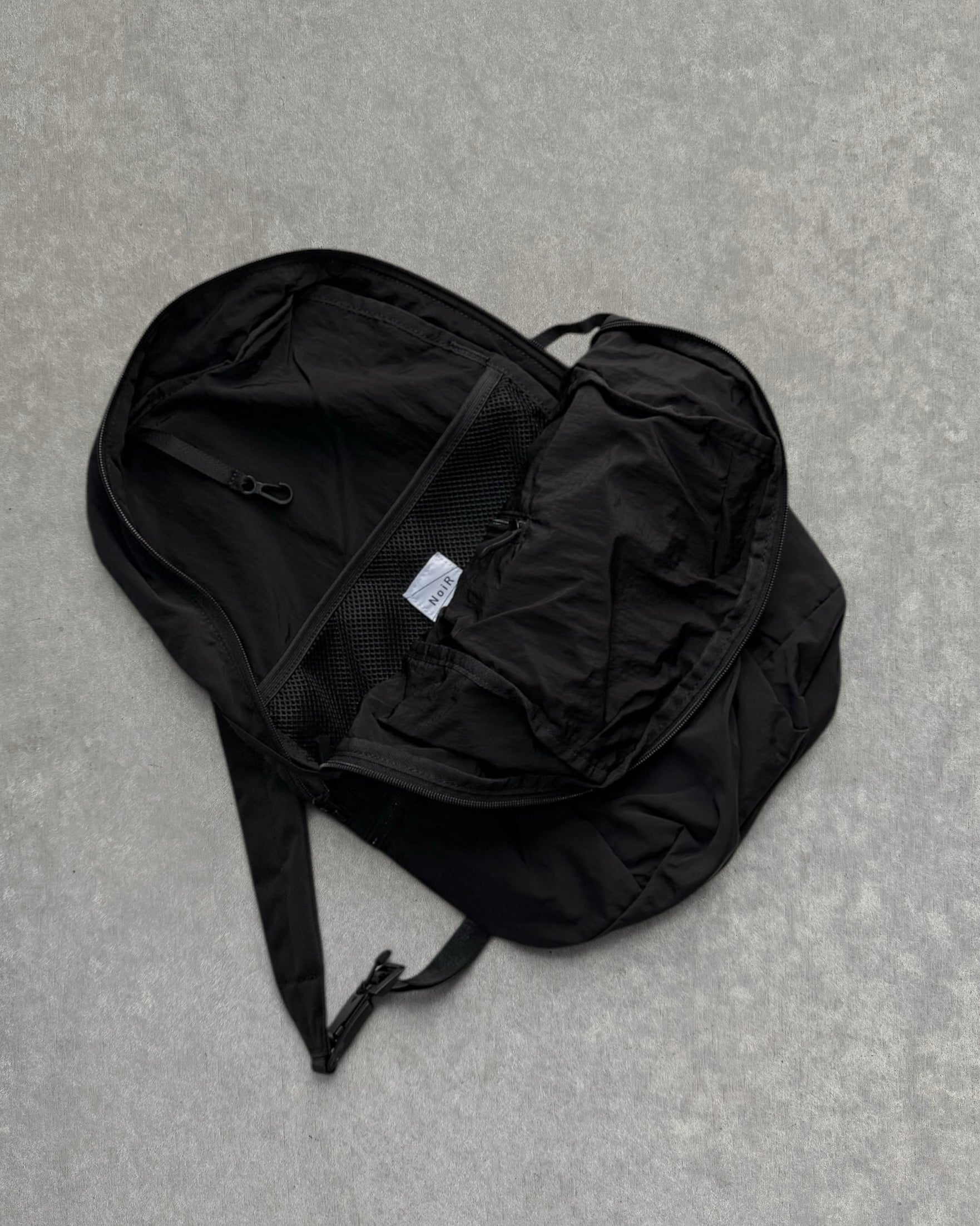 NoiR : sling bag