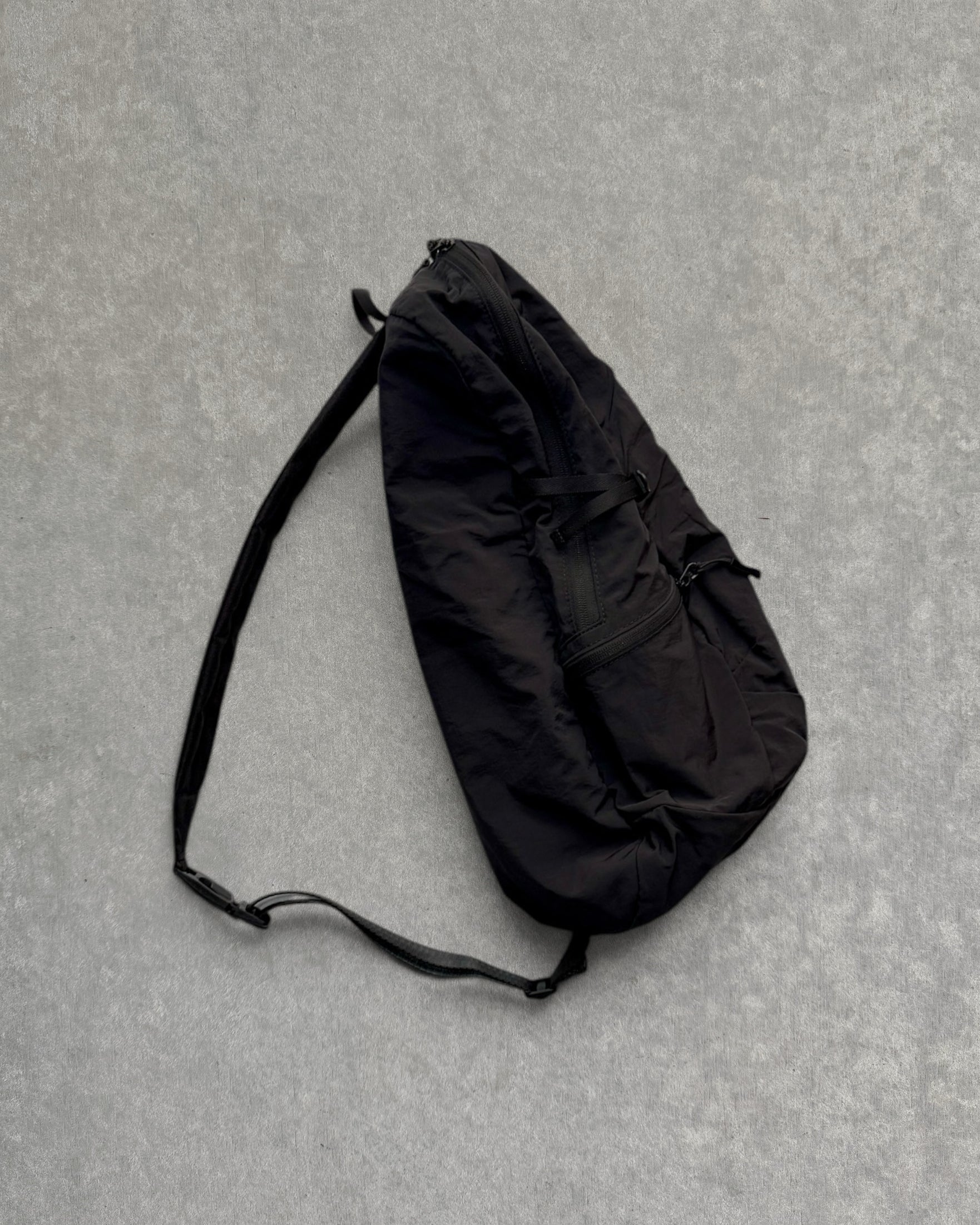 NoiR : sling bag