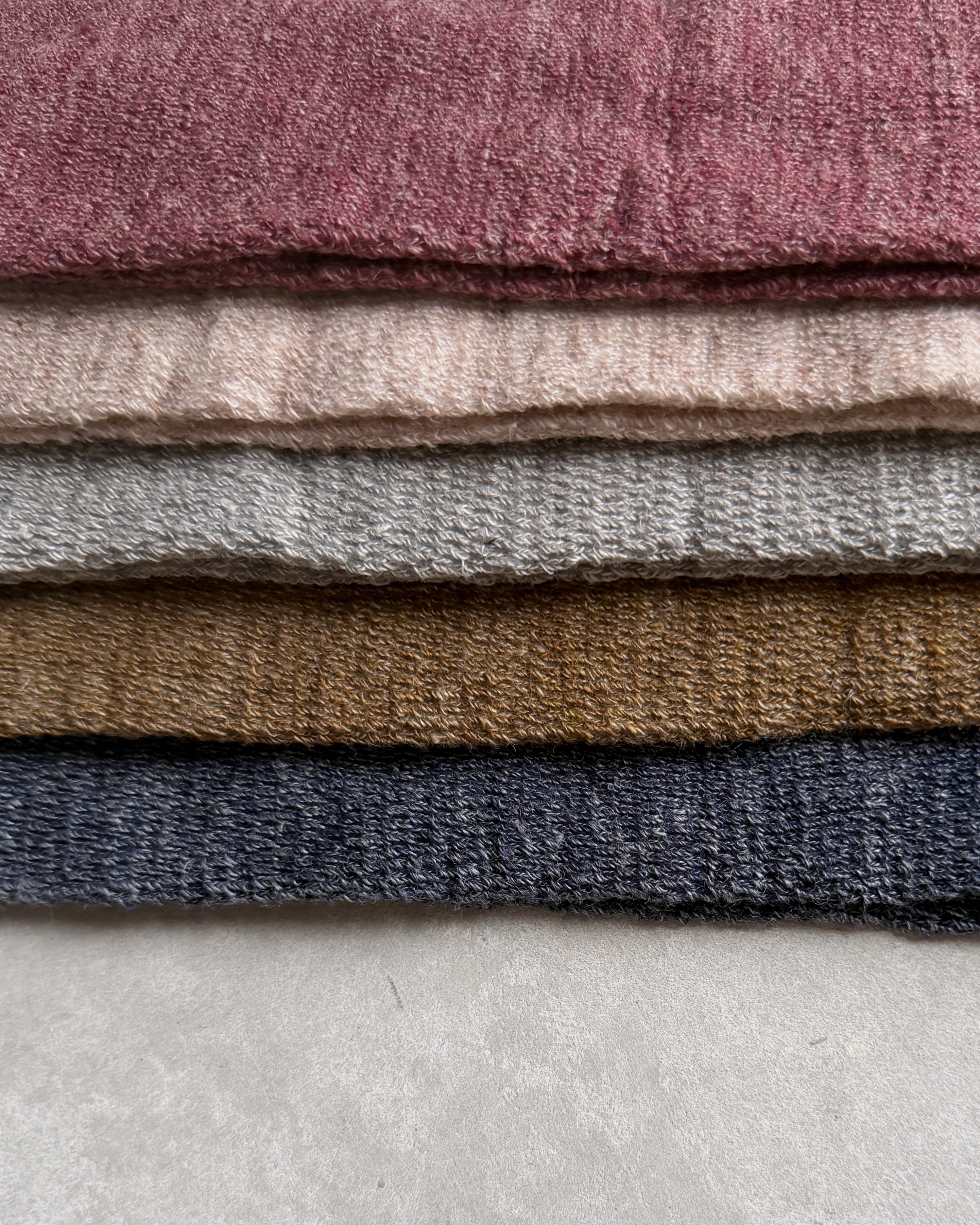 nishiguchi kutsushita : teni linen arm covers - long