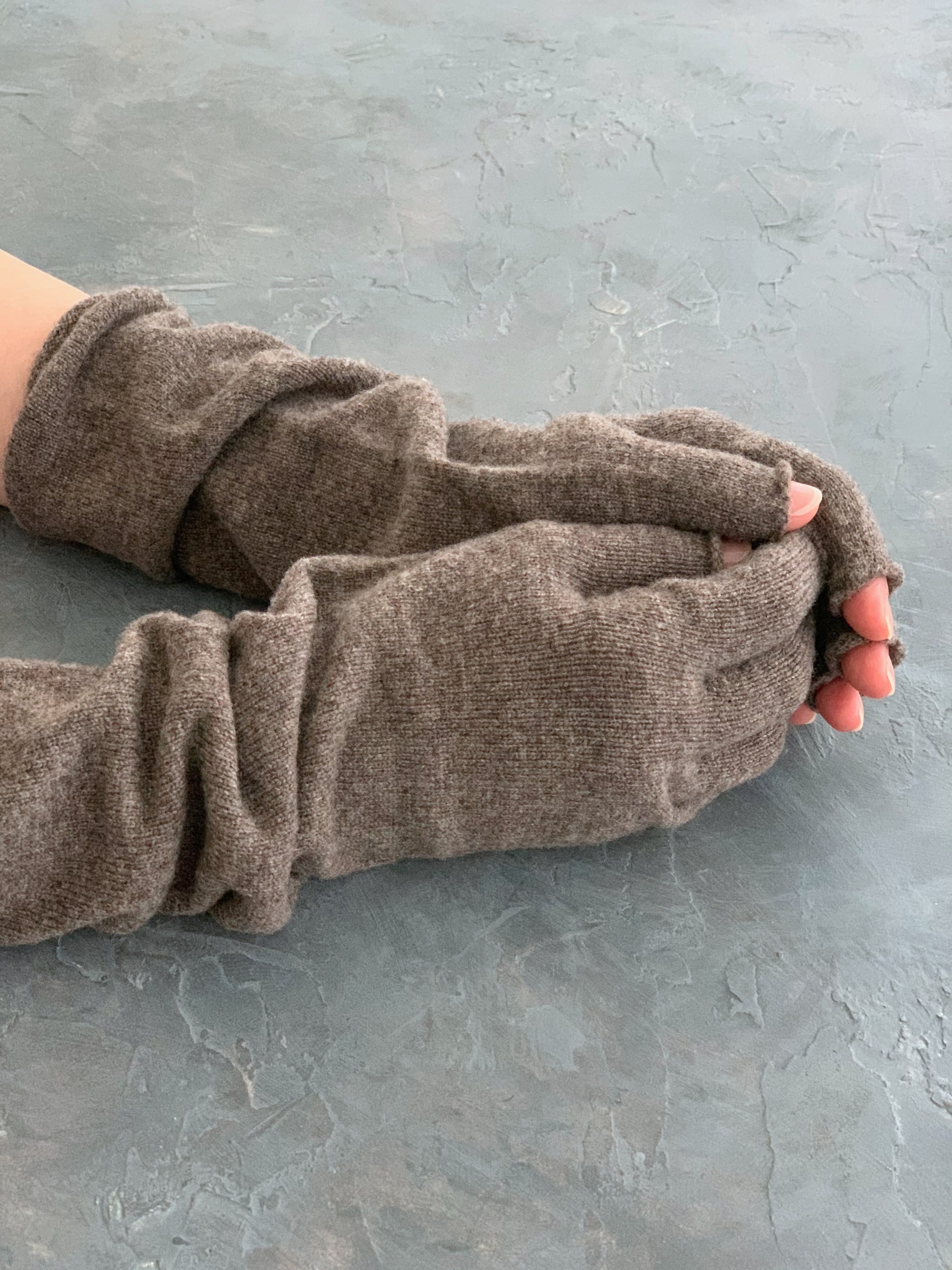 nishiguchi kutsushita : merino wool fingerless gloves
