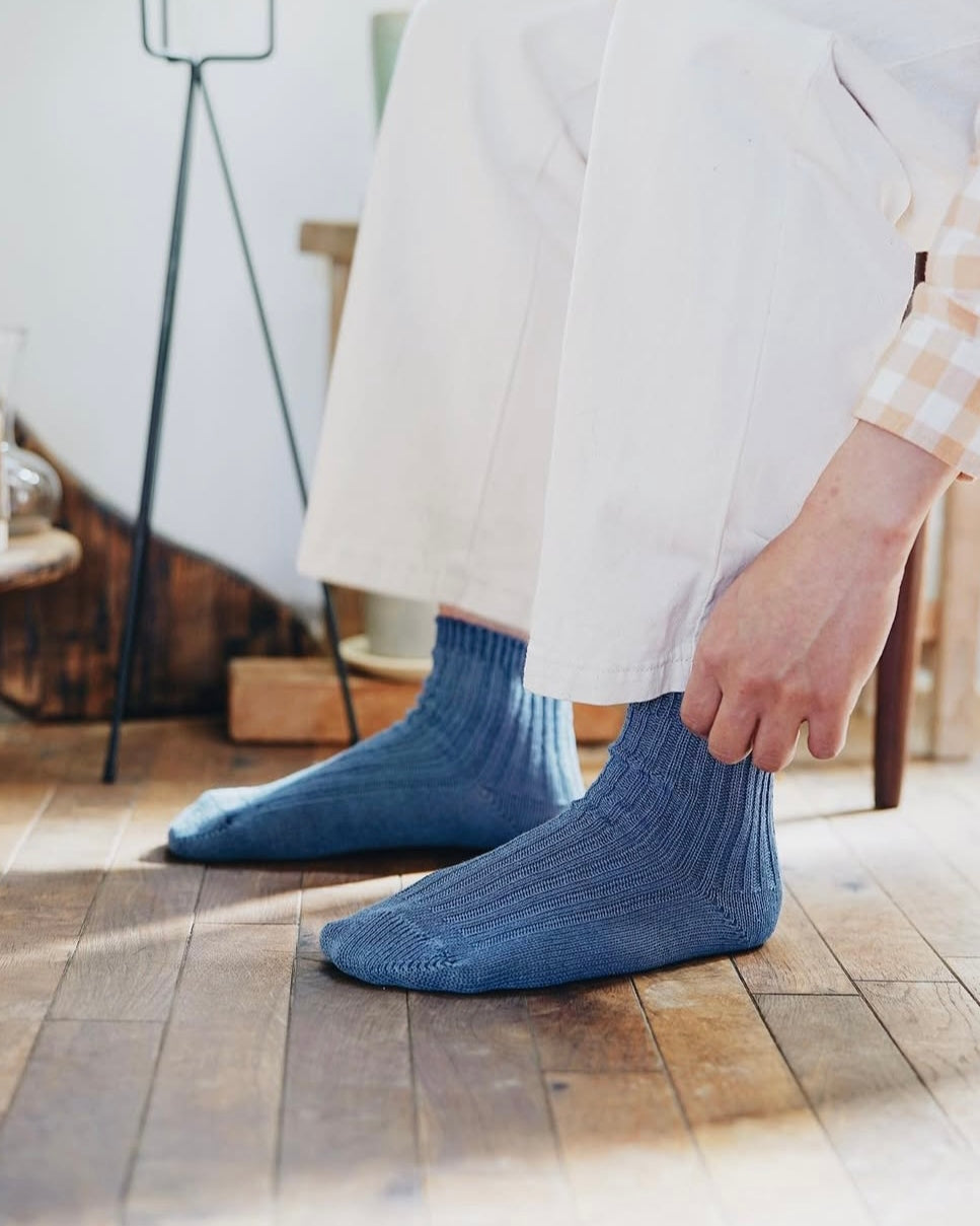nishiguchi kutsushita : praha linen ribbed socks